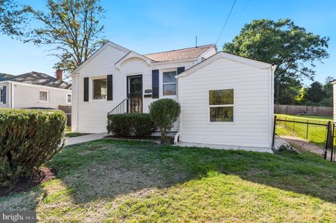 Photo of 1312 Dunbar Oaks Drive, CAPITOL HEIGHTS, MD 20743 (MLS # MDPG2173952)