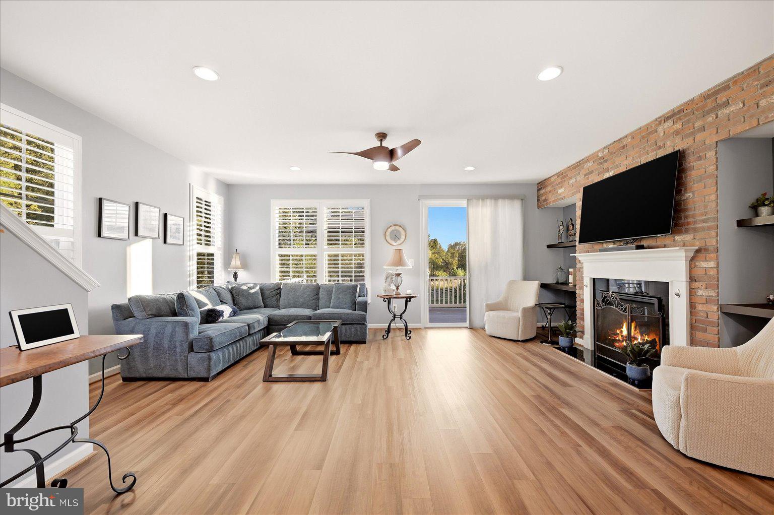 8193 MAUDE LANE
