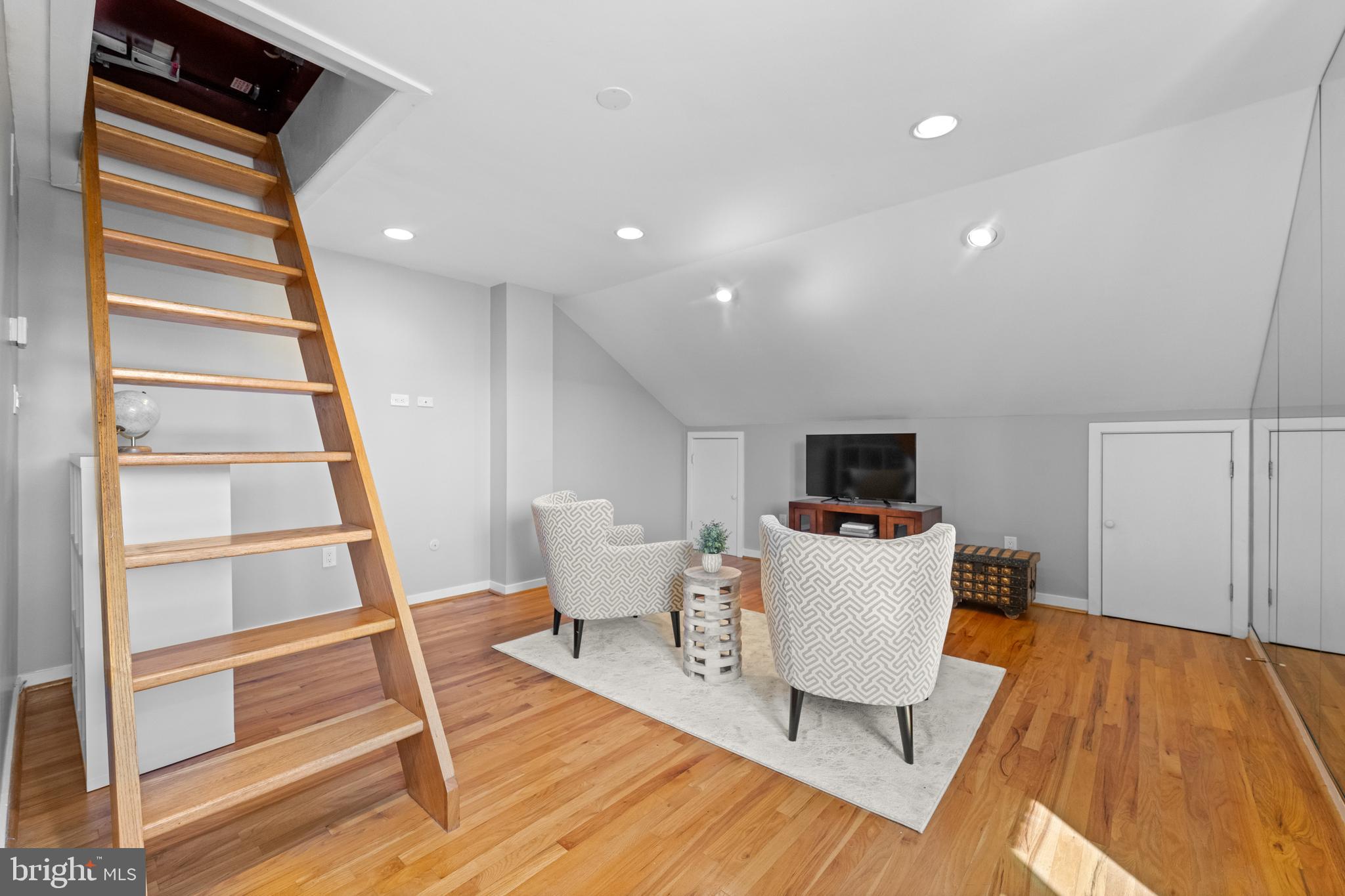 SOCIETY HILL - Residential