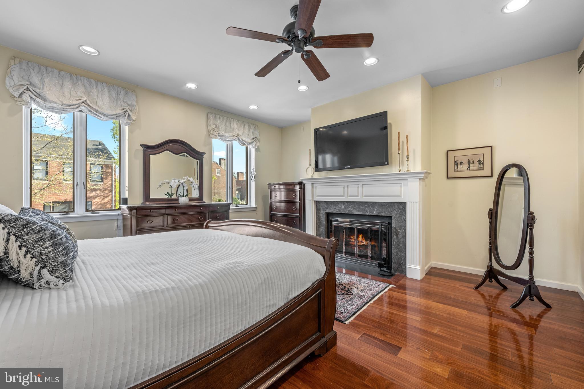 SOCIETY HILL - Residential
