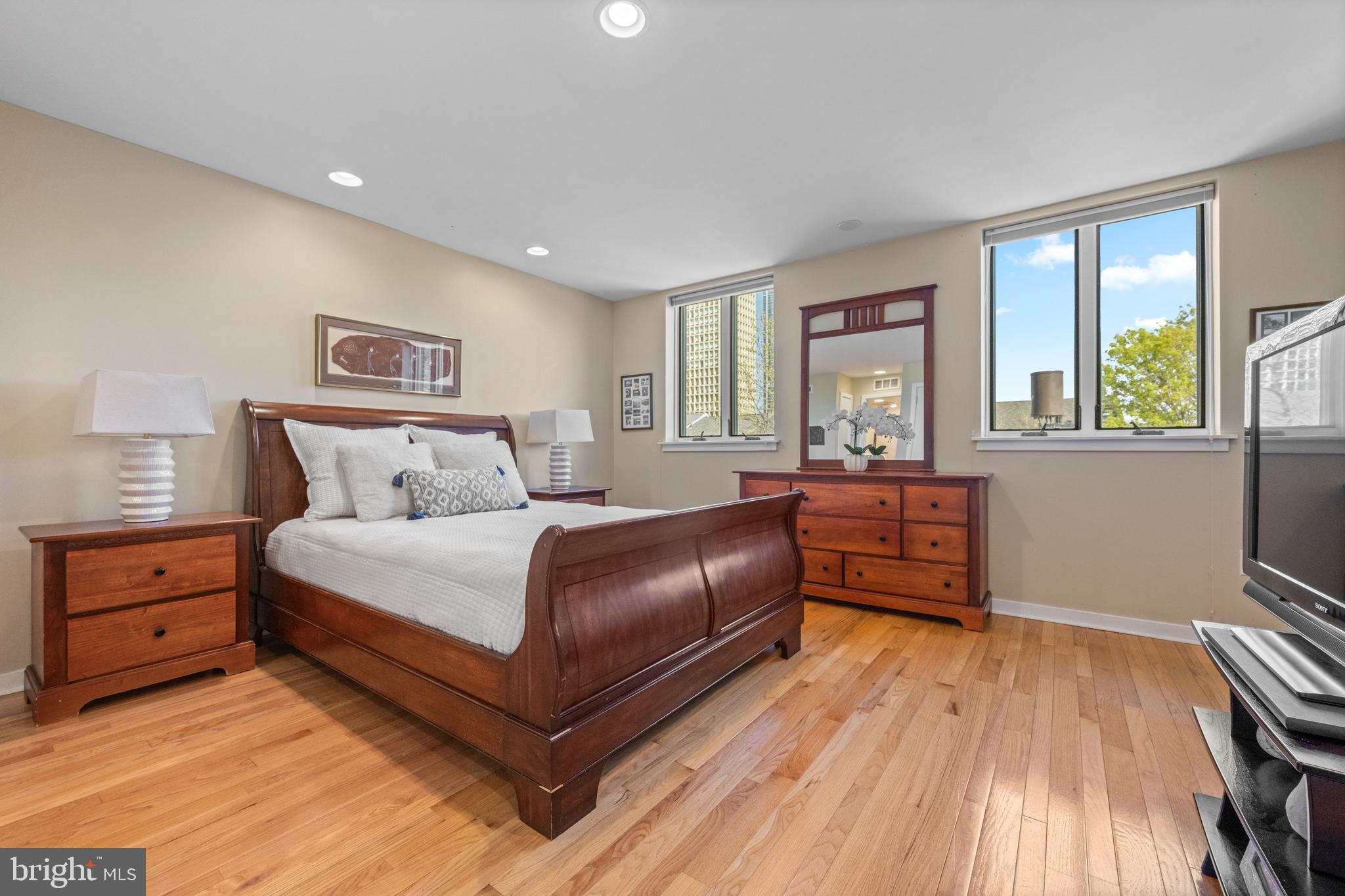 SOCIETY HILL - Residential