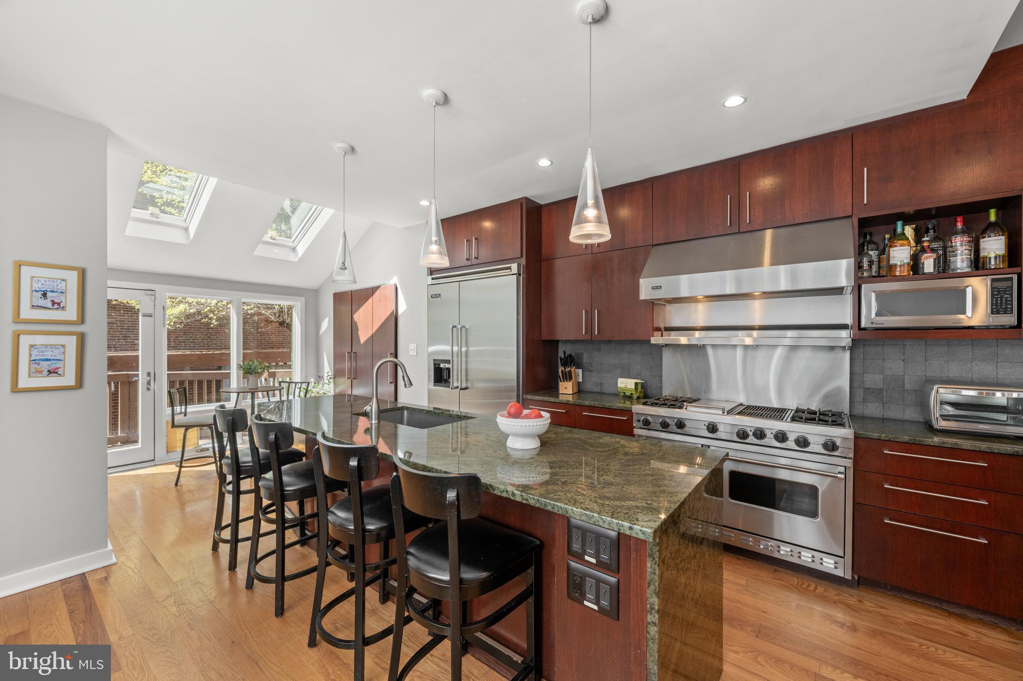 SOCIETY HILL - Residential