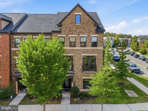 Townhouse For Sale - 22261 Philanthropic Drive<br/> ASHBURN, VA 20148