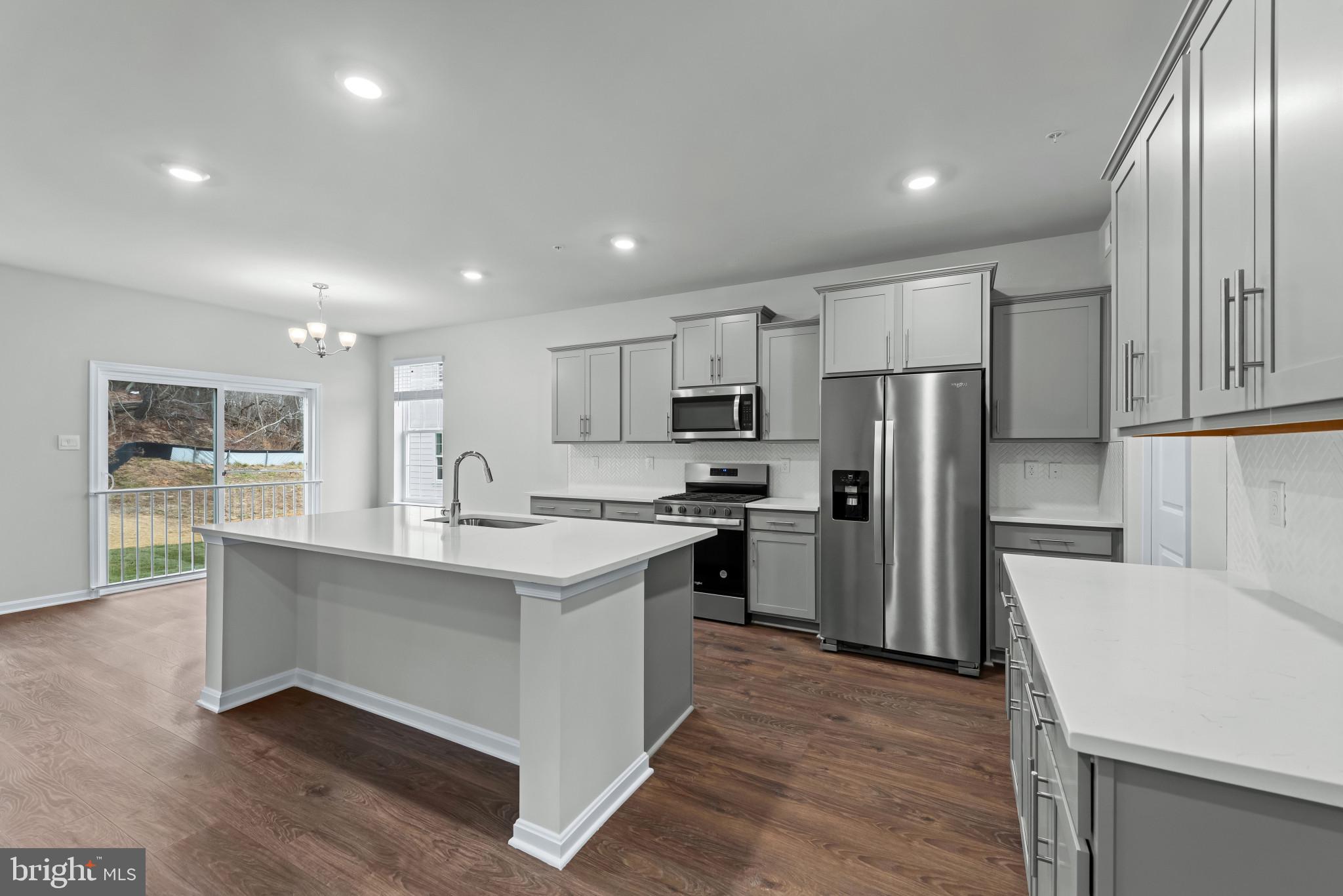 CREEKSIDE ESTATES - Residential