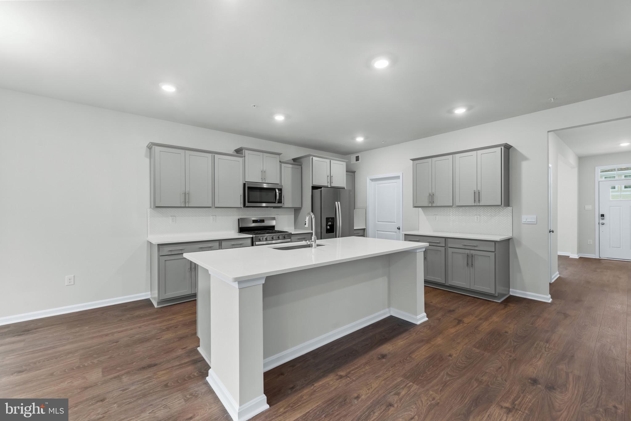 CREEKSIDE ESTATES - Residential