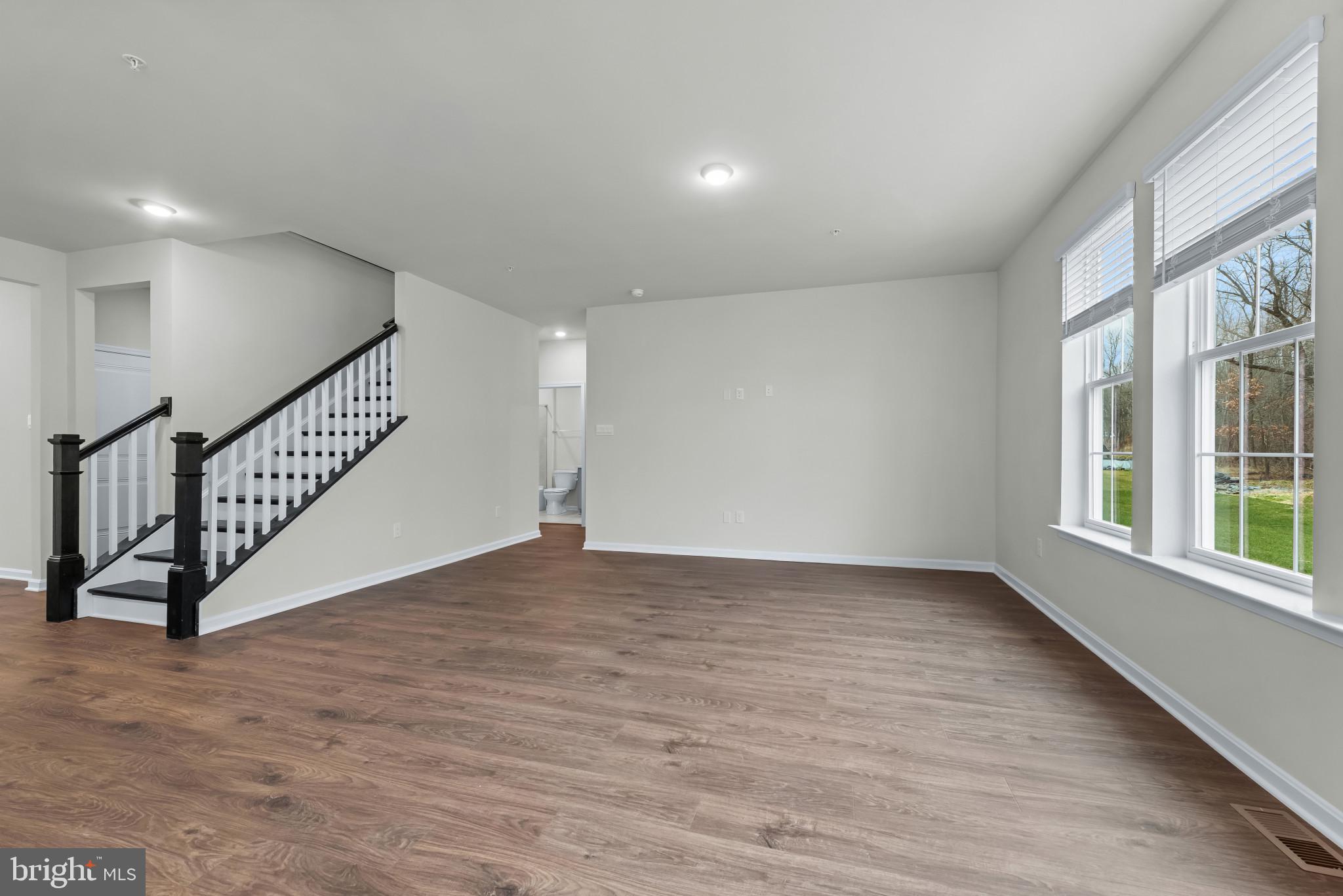 CREEKSIDE ESTATES - Residential