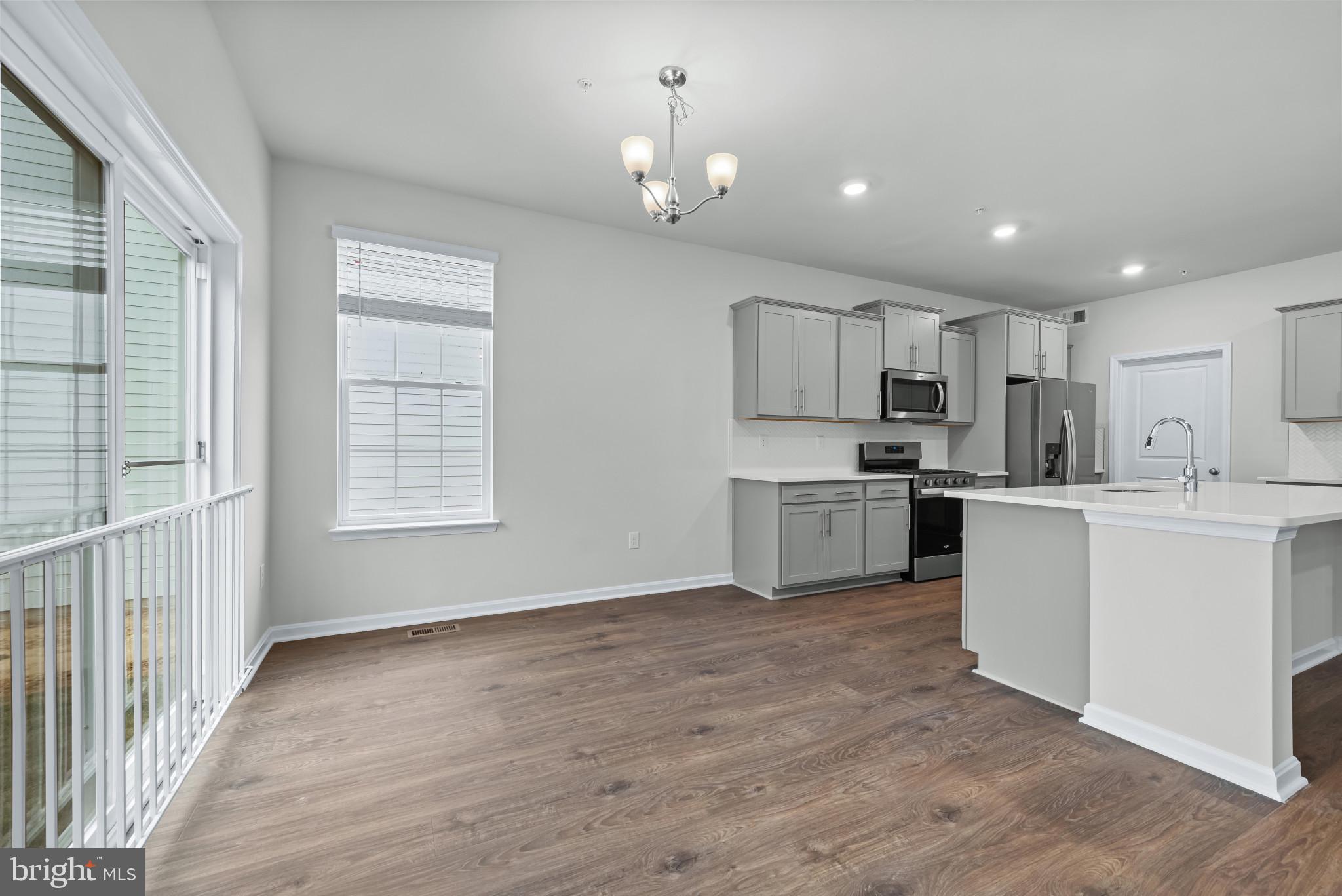 CREEKSIDE ESTATES - Residential