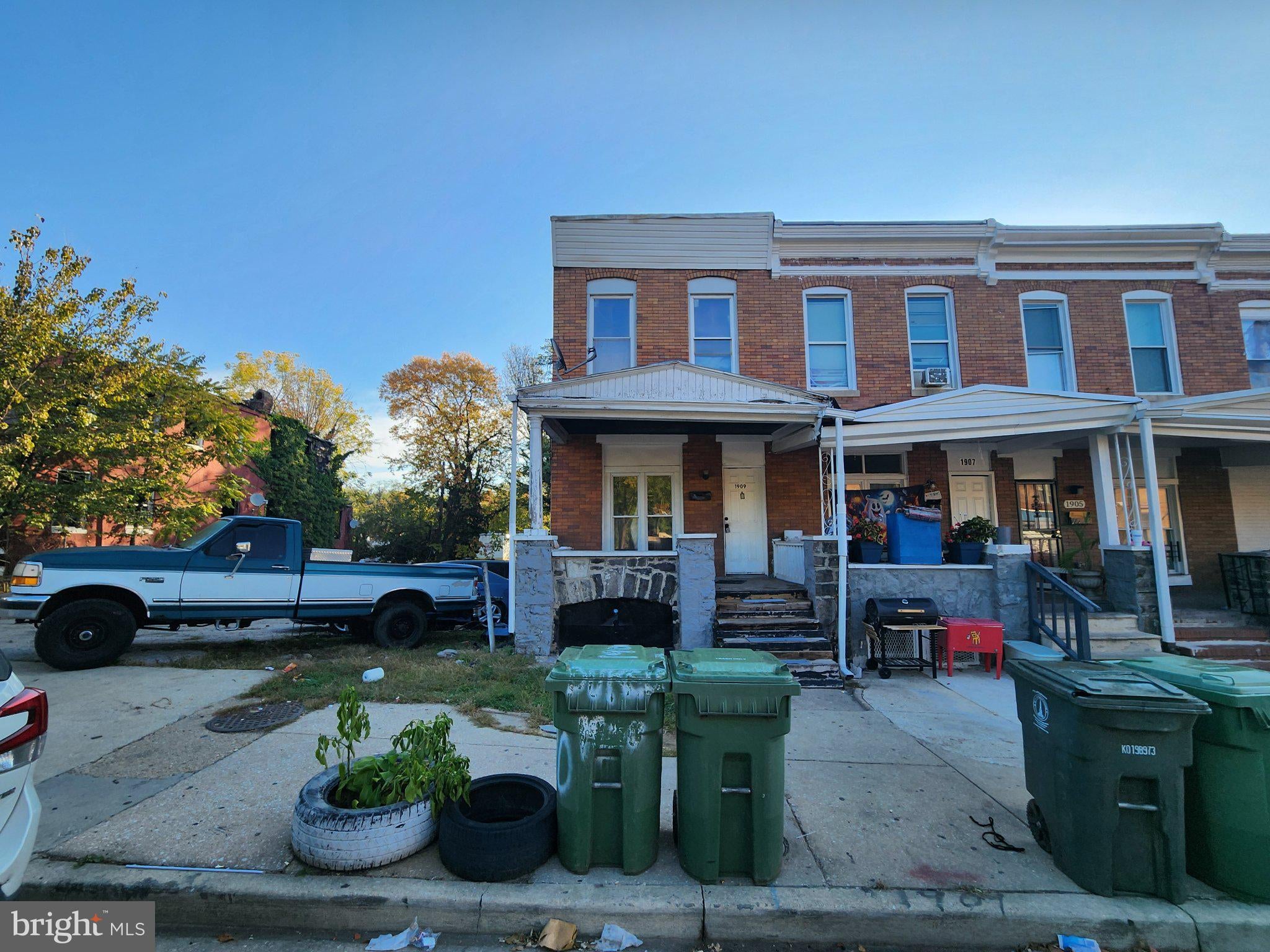1909 N DUKELAND STREET