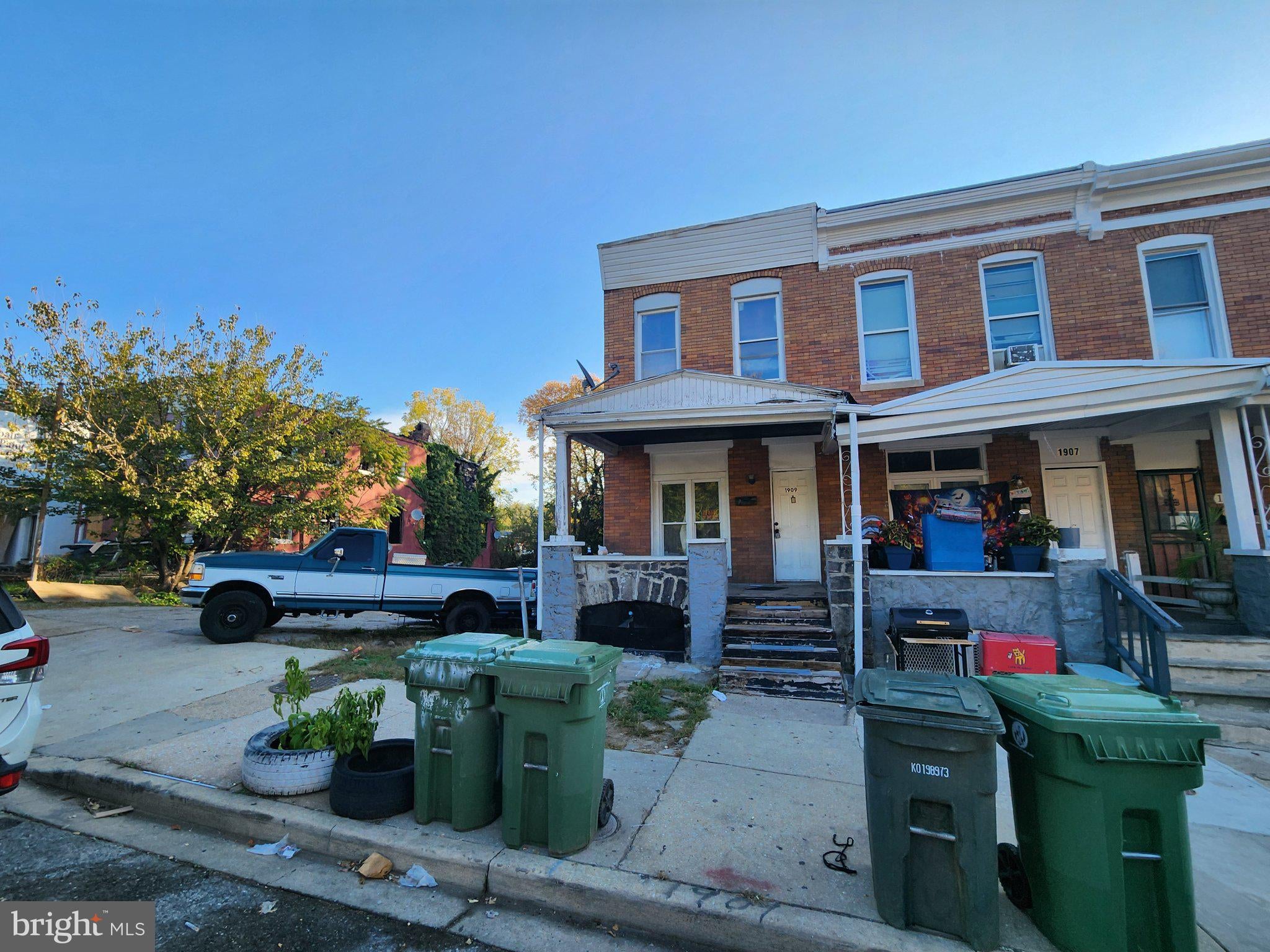 1909 N DUKELAND STREET