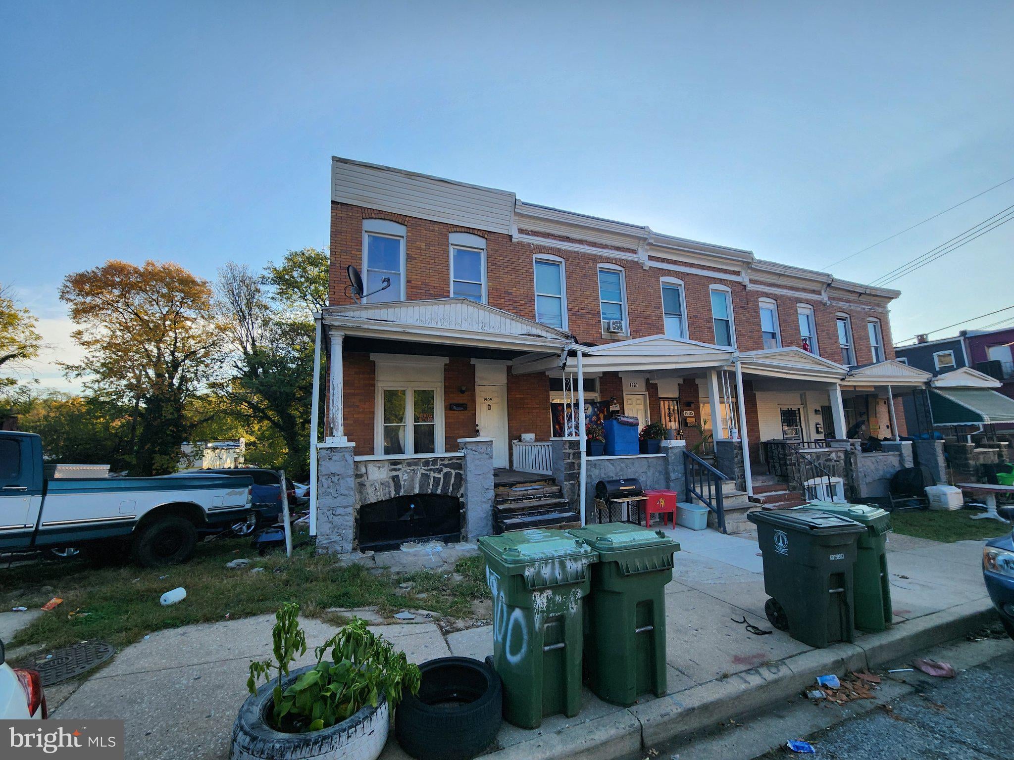 1909 N DUKELAND STREET