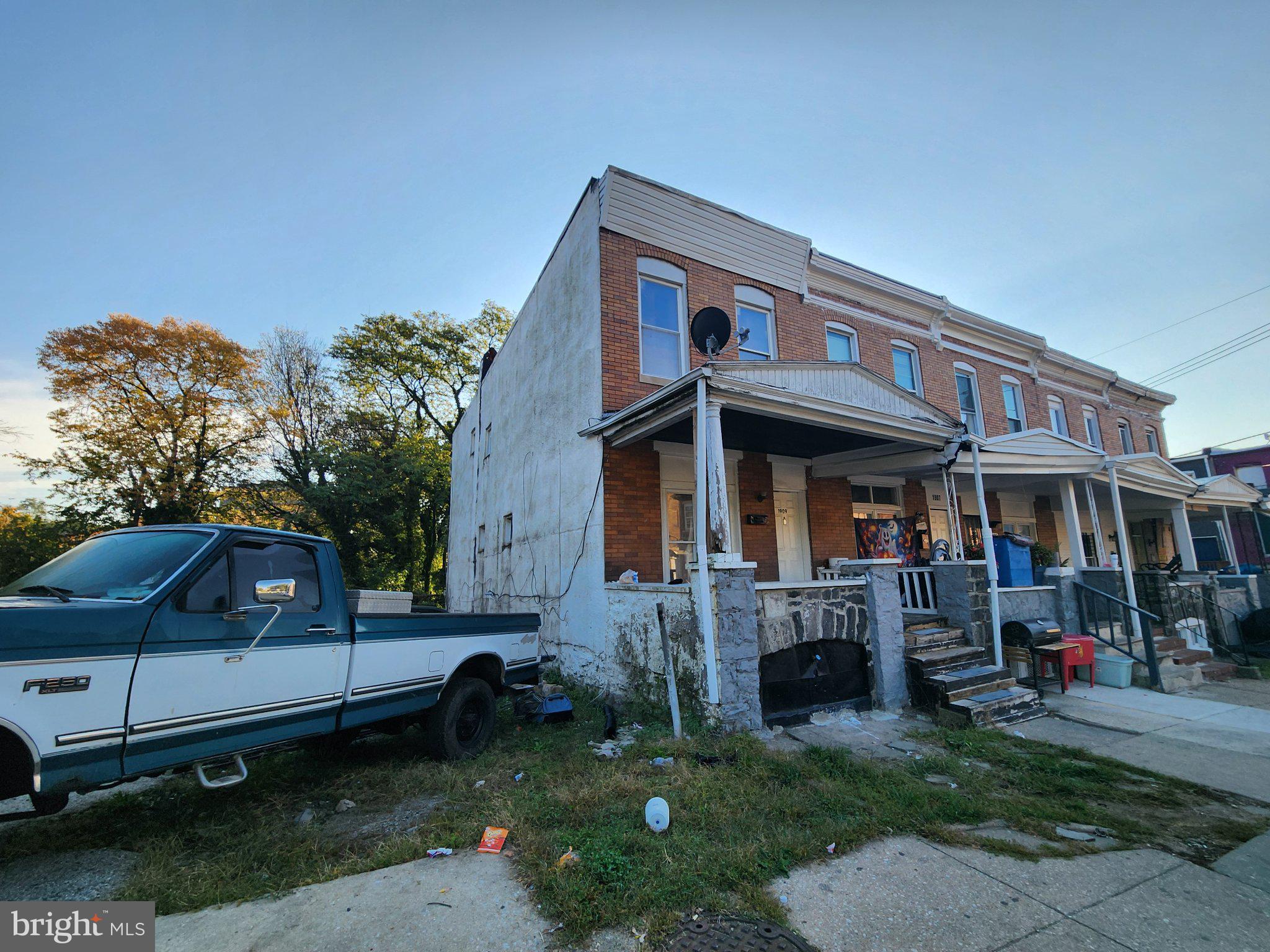 1909 N DUKELAND STREET