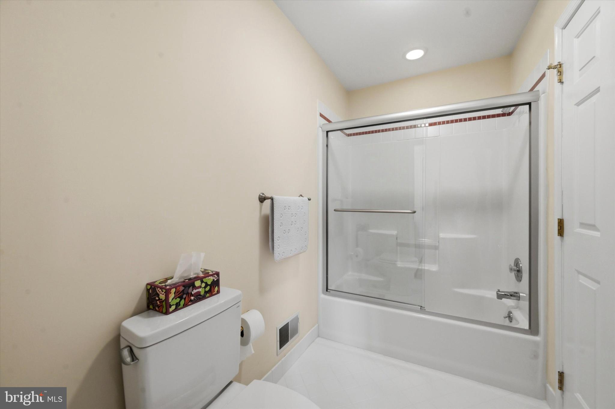 CAMBRIDGE CHASE - Residential