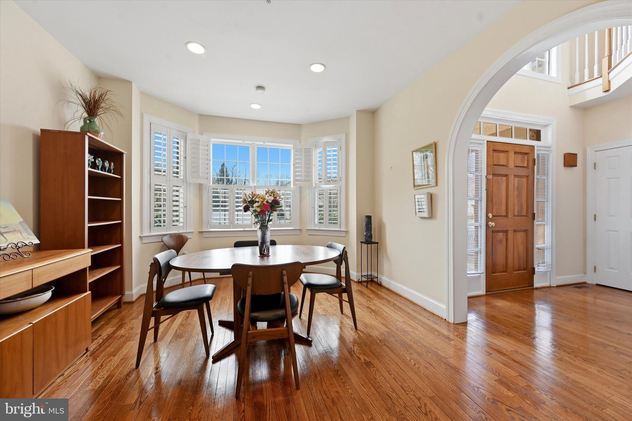 CAMBRIDGE CHASE - Residential