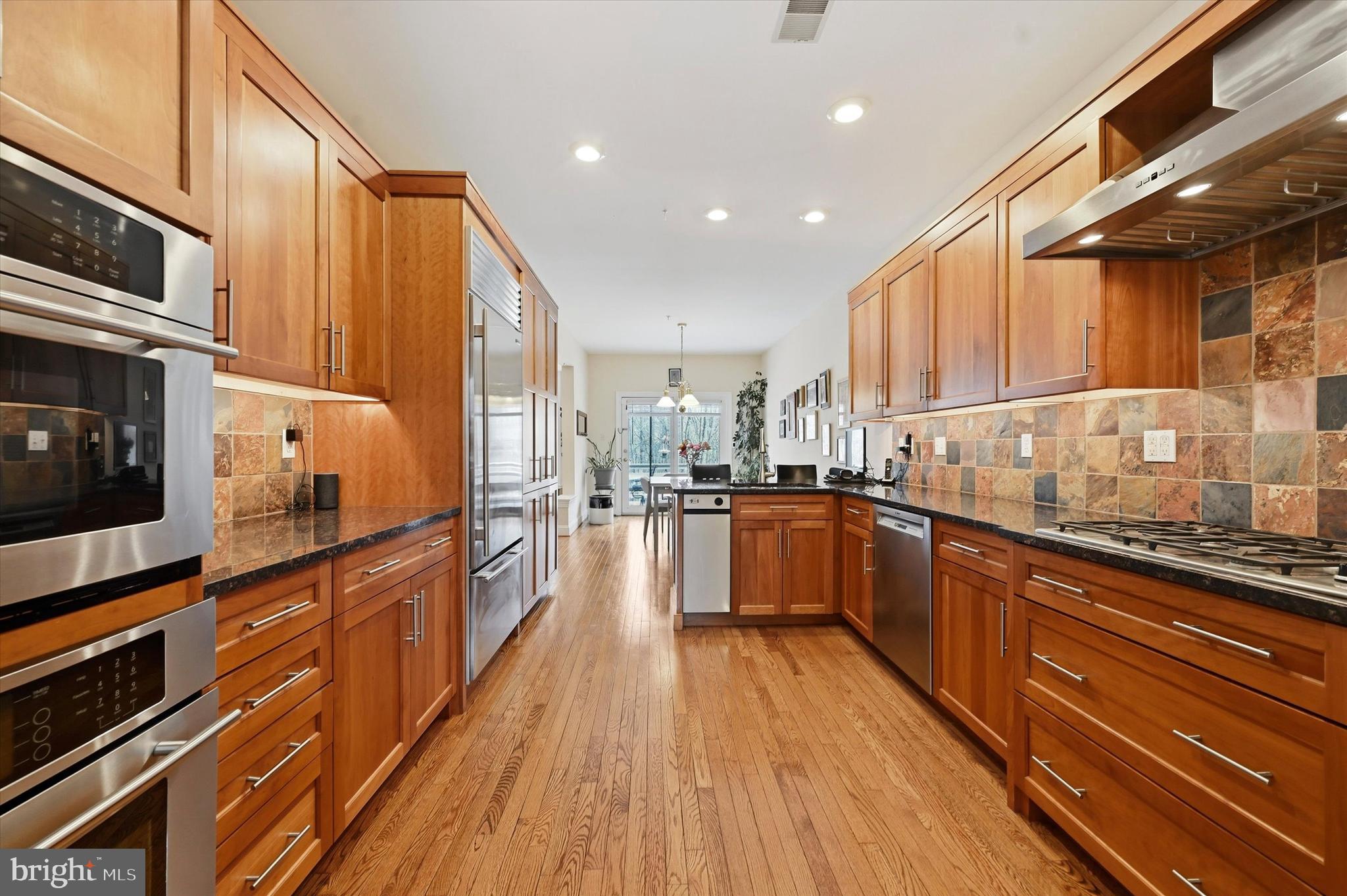 CAMBRIDGE CHASE - Residential