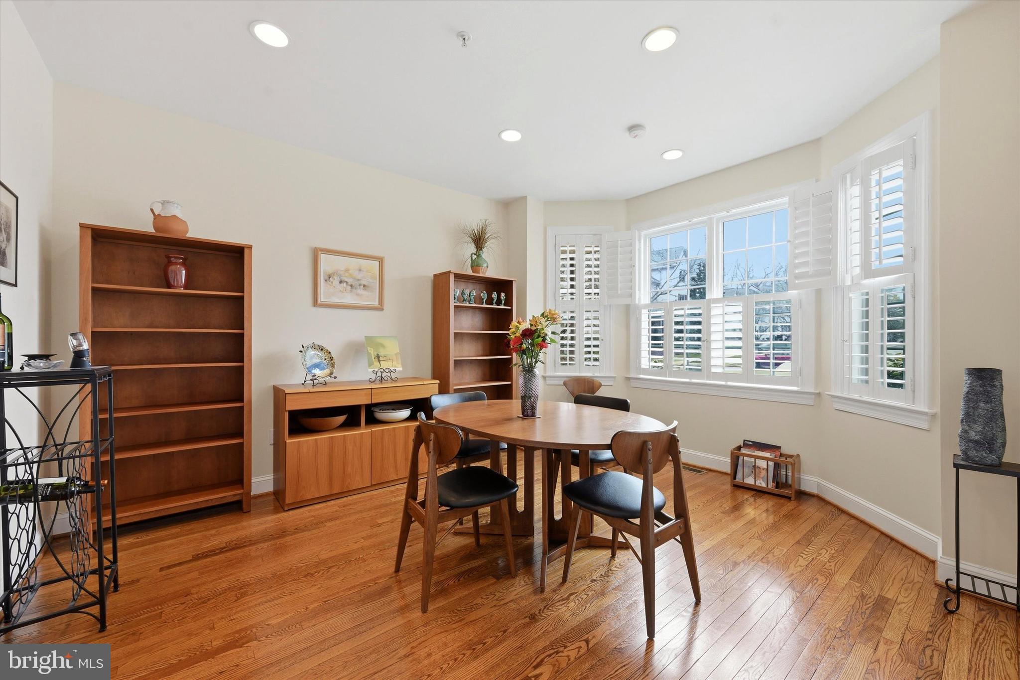 CAMBRIDGE CHASE - Residential