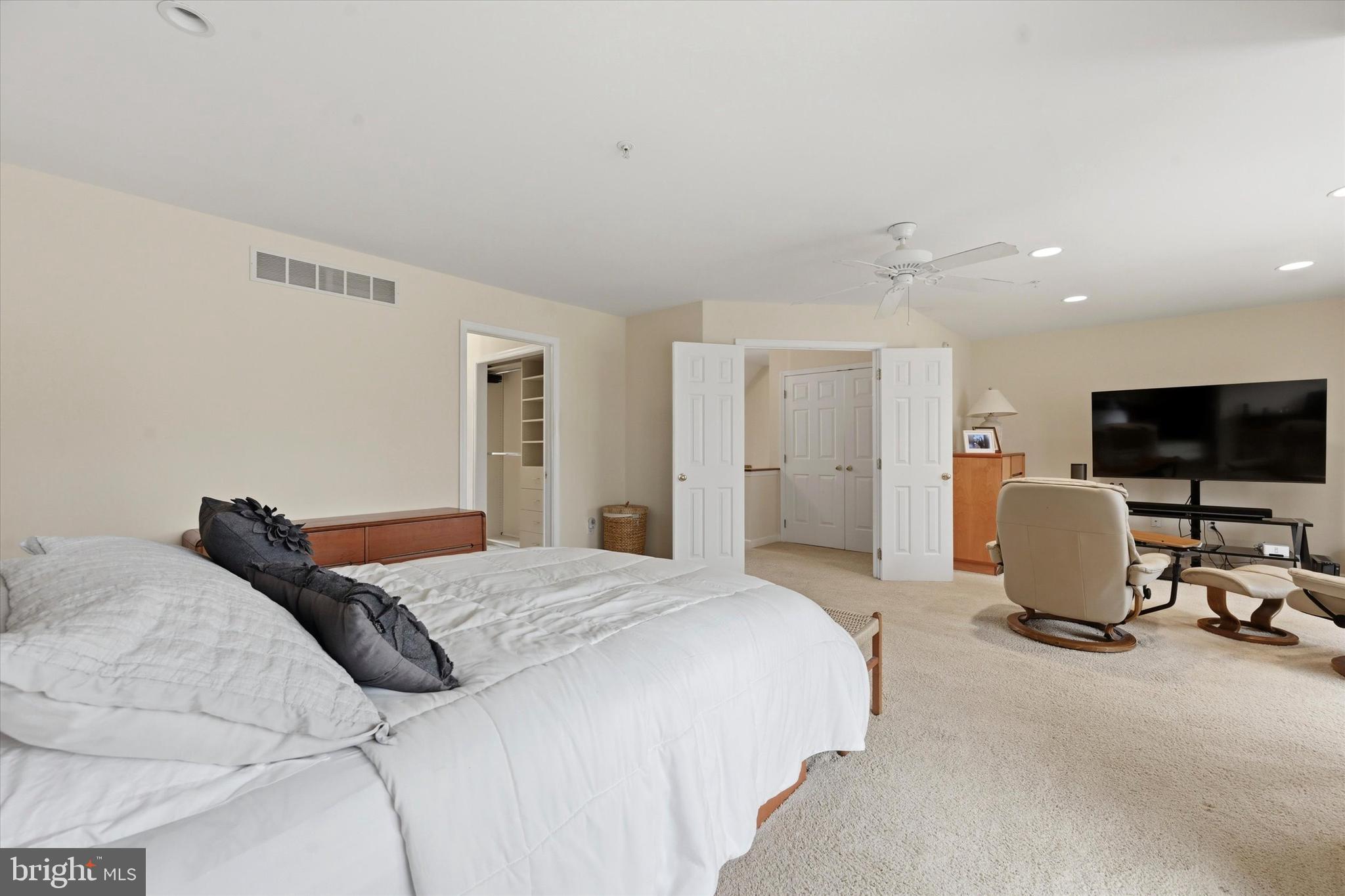 CAMBRIDGE CHASE - Residential