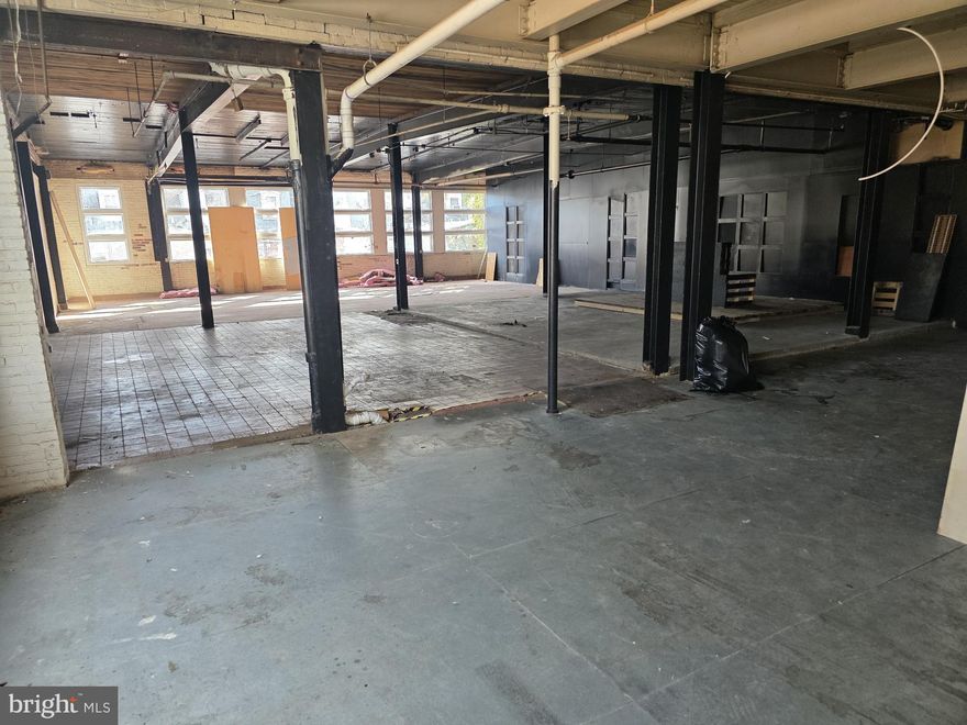 Commercial space available on the 2nd floor.  The space has water, electric and heat.  Locker rooms and bathrooms are available.  The tenant is responsible for water and heat.  
The space would be perfect for a fitness training, boxing or yoga center.