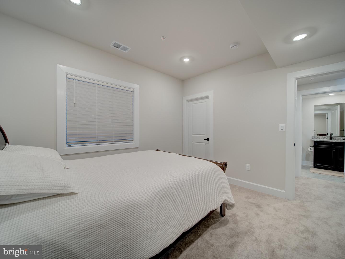 WESTMOUNT - Residential