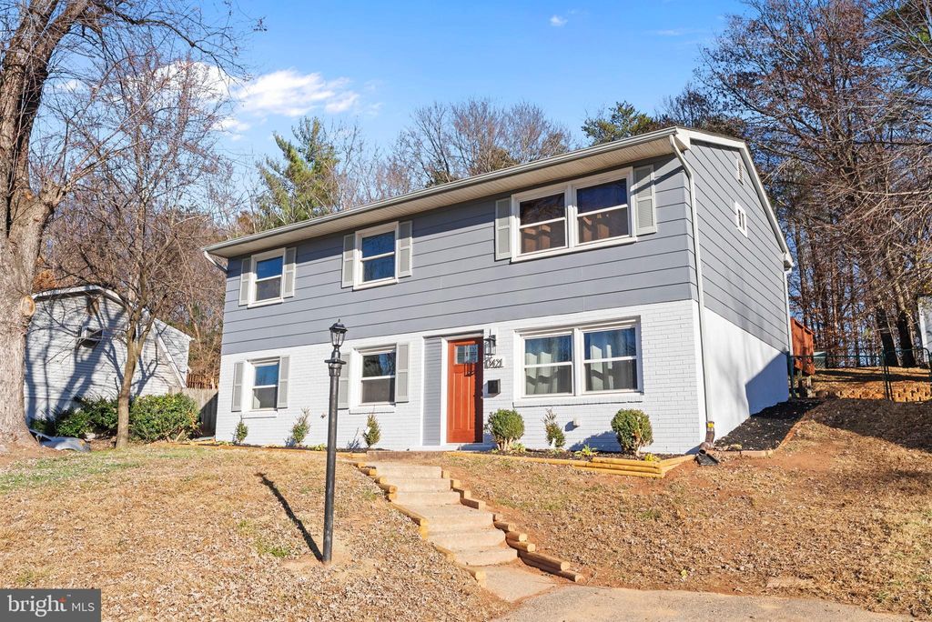 Photo of 13421 Hillendale Drive, WOODBRIDGE, VA 22193 (MLS # VAPW2108322)