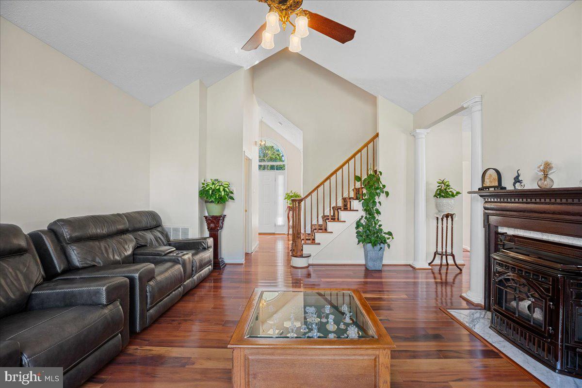 HILLMEADE - Residential