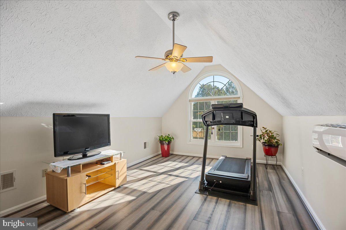 HILLMEADE - Residential