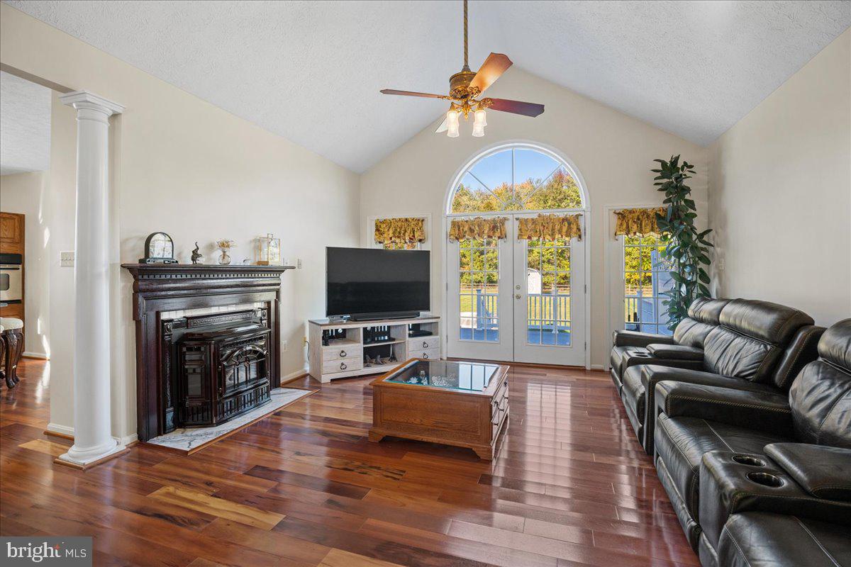 HILLMEADE - Residential