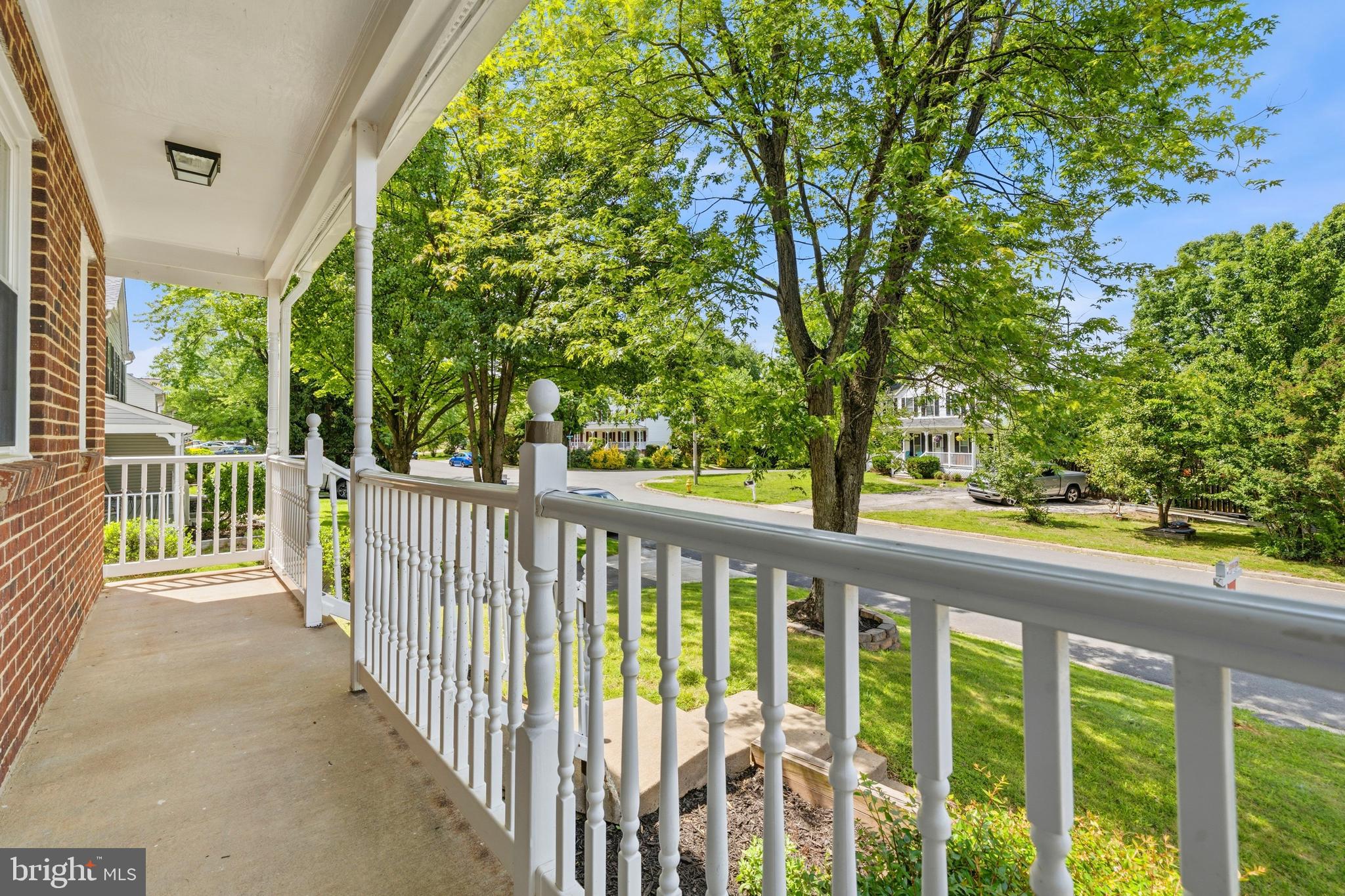 6109 PLAINVILLE LANE