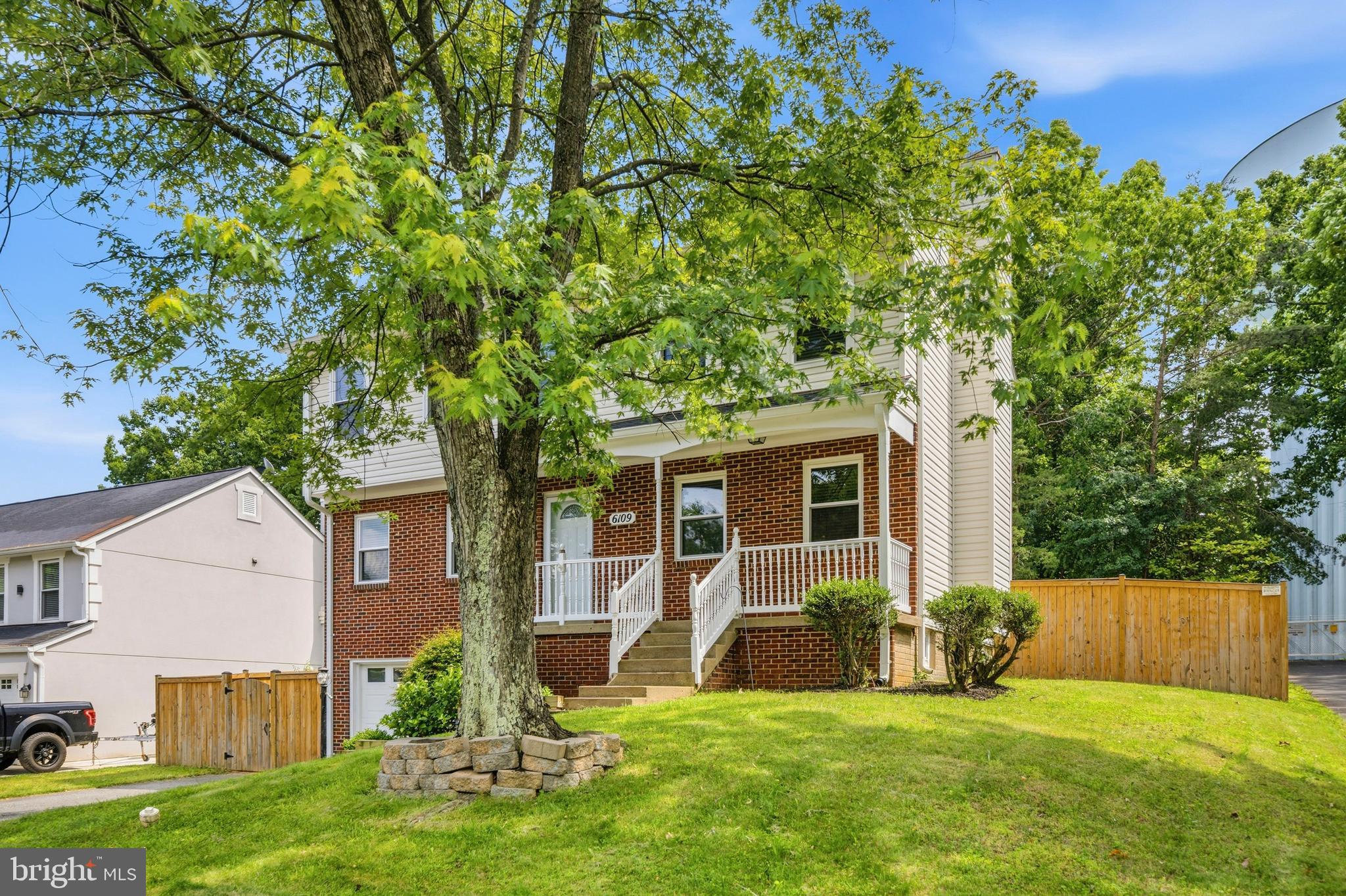 6109 PLAINVILLE LANE