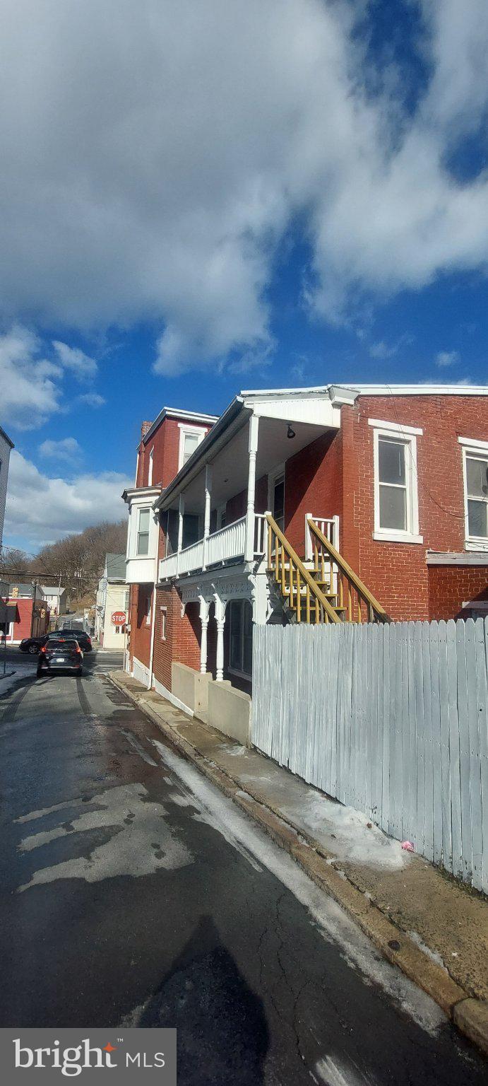 1023 W MARKET STREET