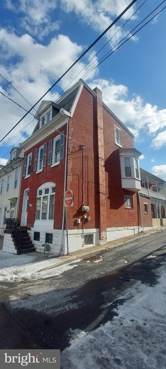 1023 W MARKET STREET