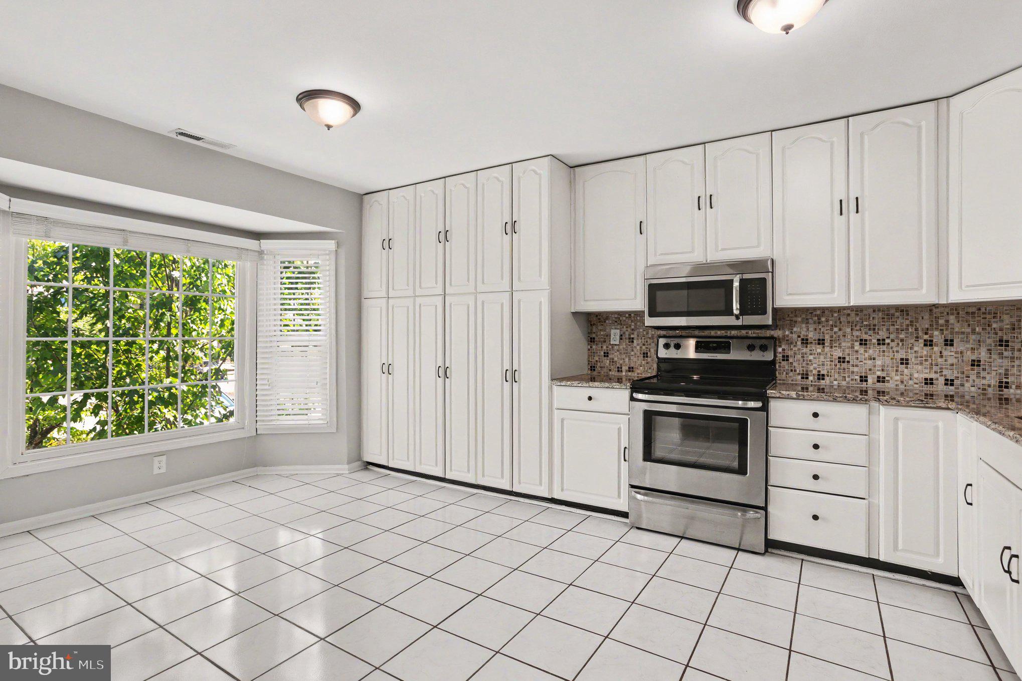 CROFTON MEWS CONDO - Residential