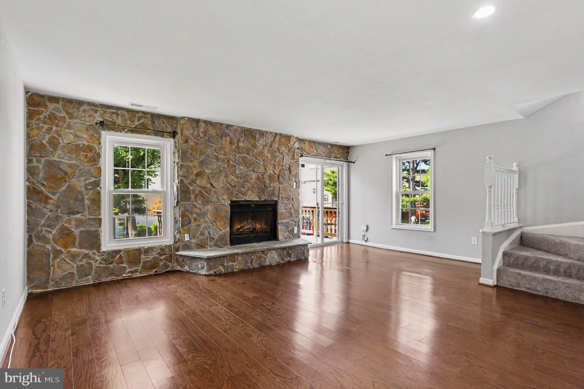 CROFTON MEWS CONDO - Residential
