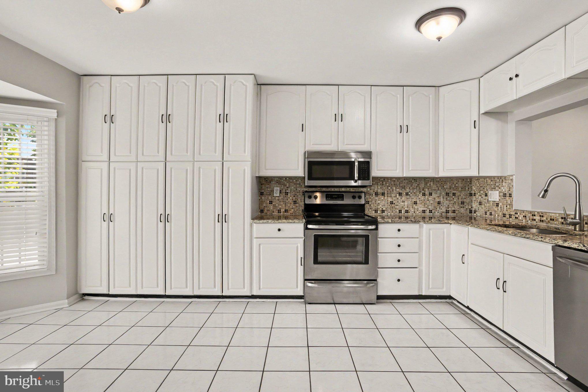 CROFTON MEWS CONDO - Residential