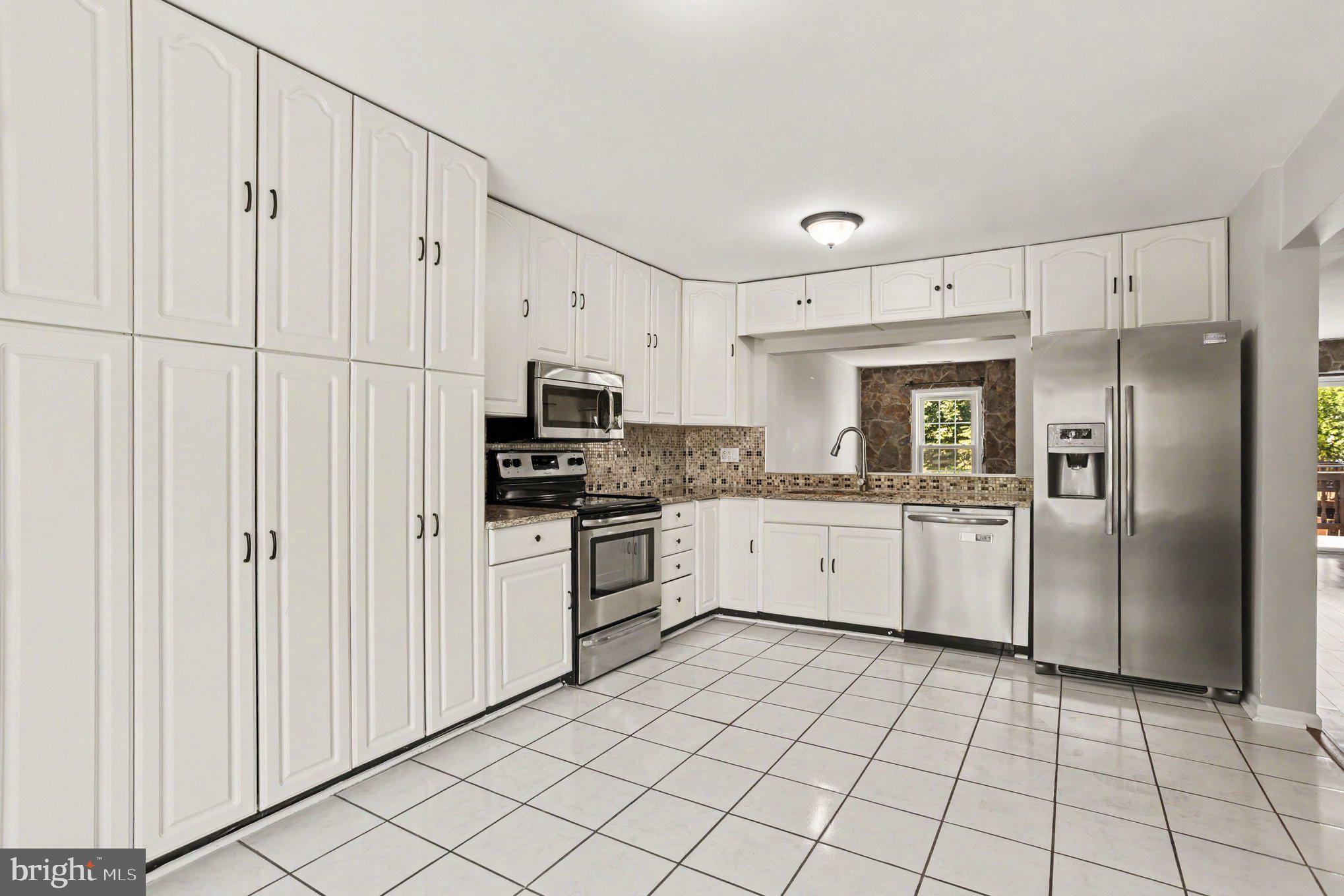 CROFTON MEWS CONDO - Residential