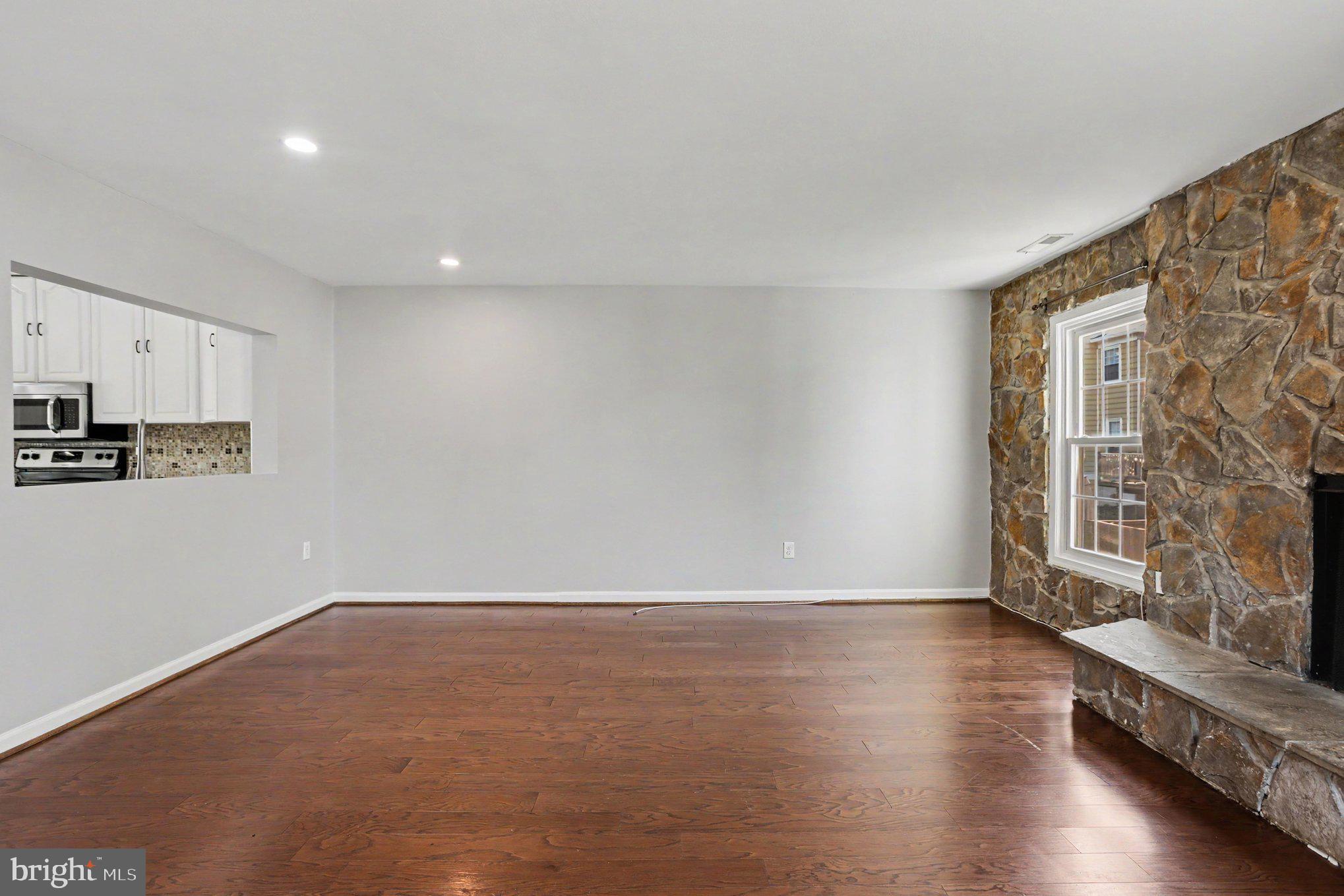 CROFTON MEWS CONDO - Residential