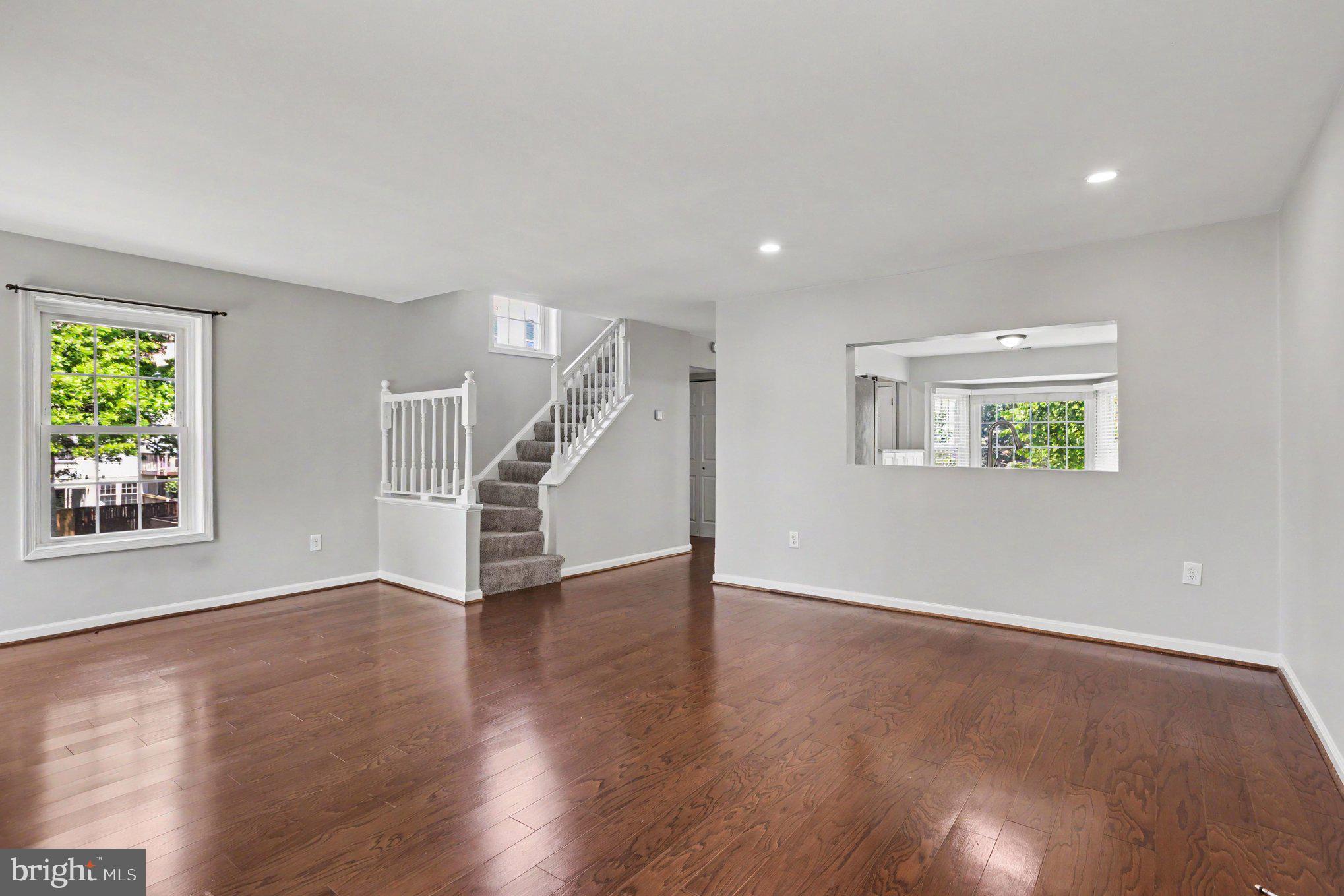 CROFTON MEWS CONDO - Residential