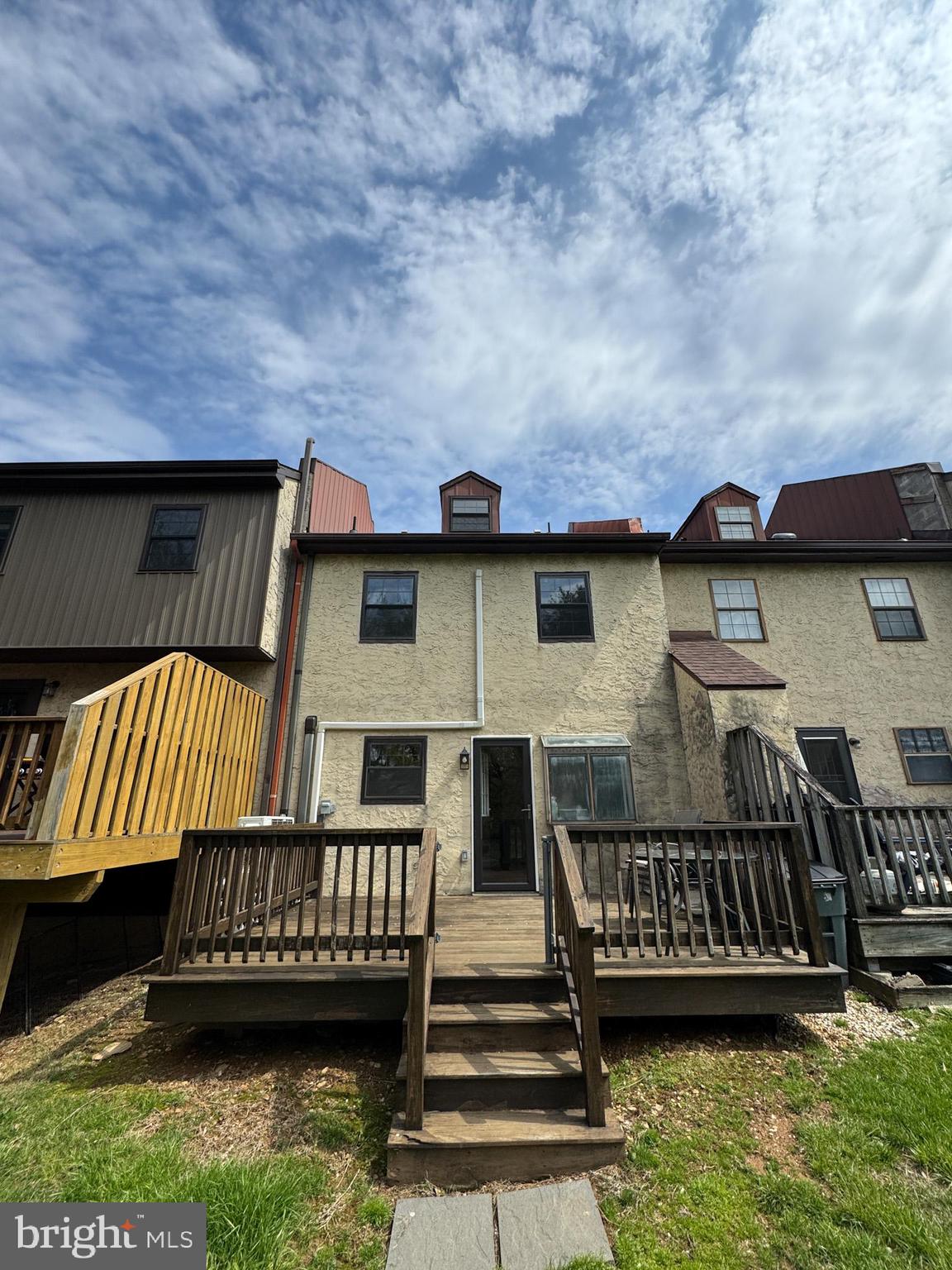 THE CROSSINGS AT EXT - Residential Lease