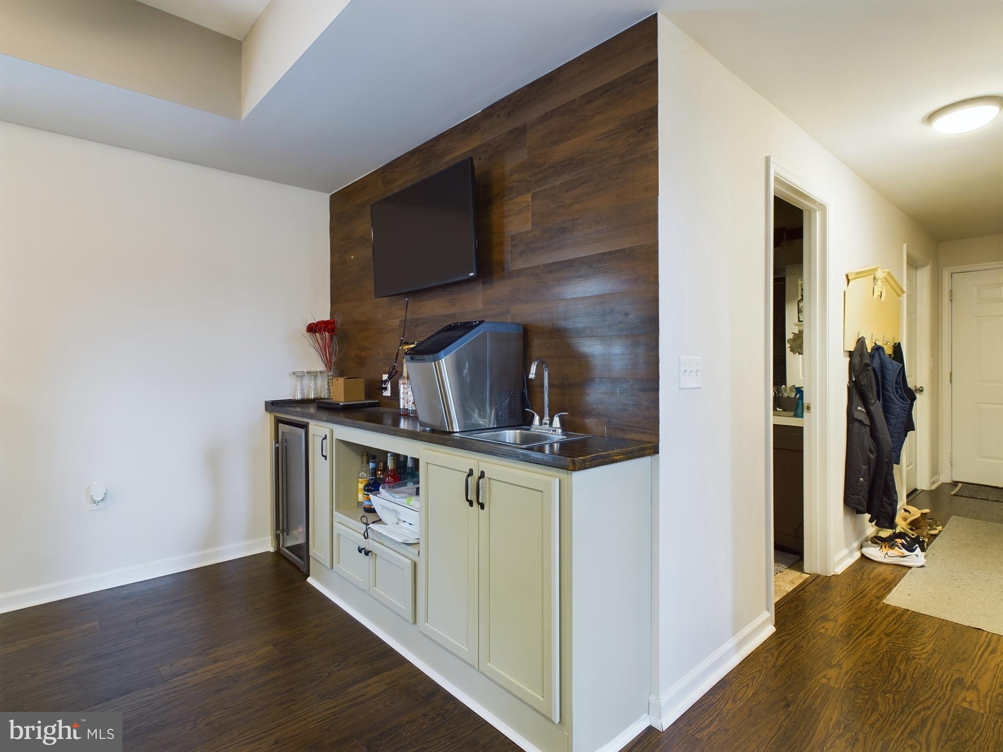 OPEQUON MEADOWS - Residential