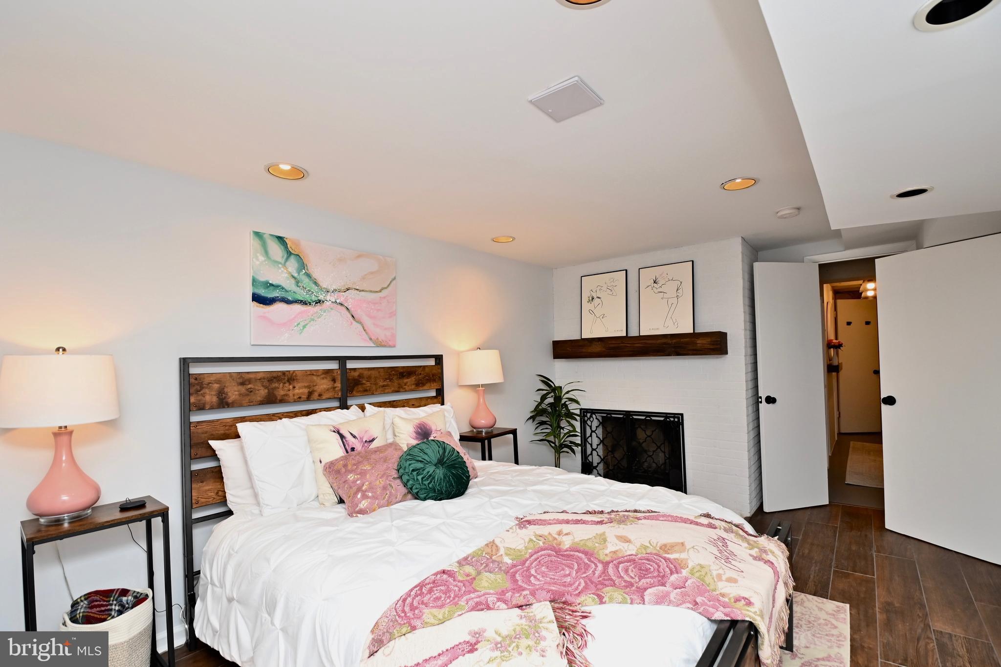 LEE CREST - Residential