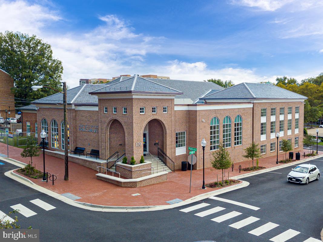 LEE CREST - Residential