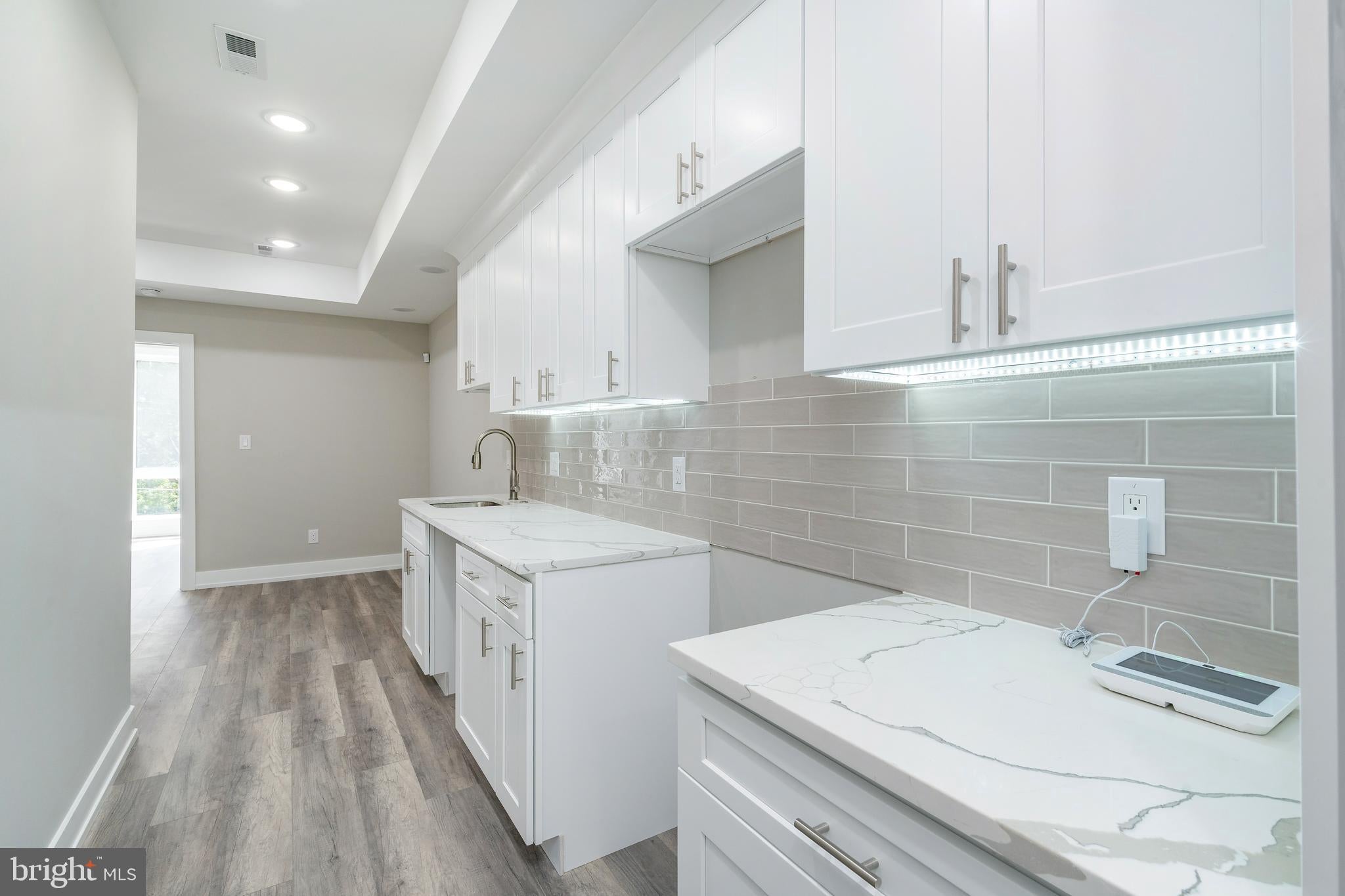 103 E DUVAL STREET 2