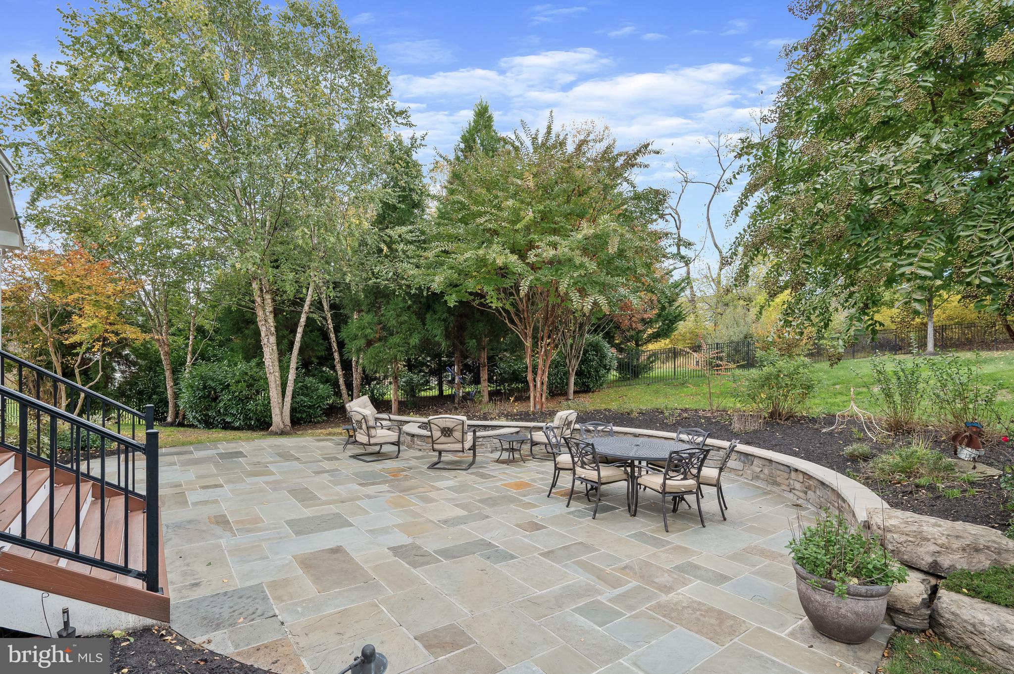 RIVERWOOD - Residential