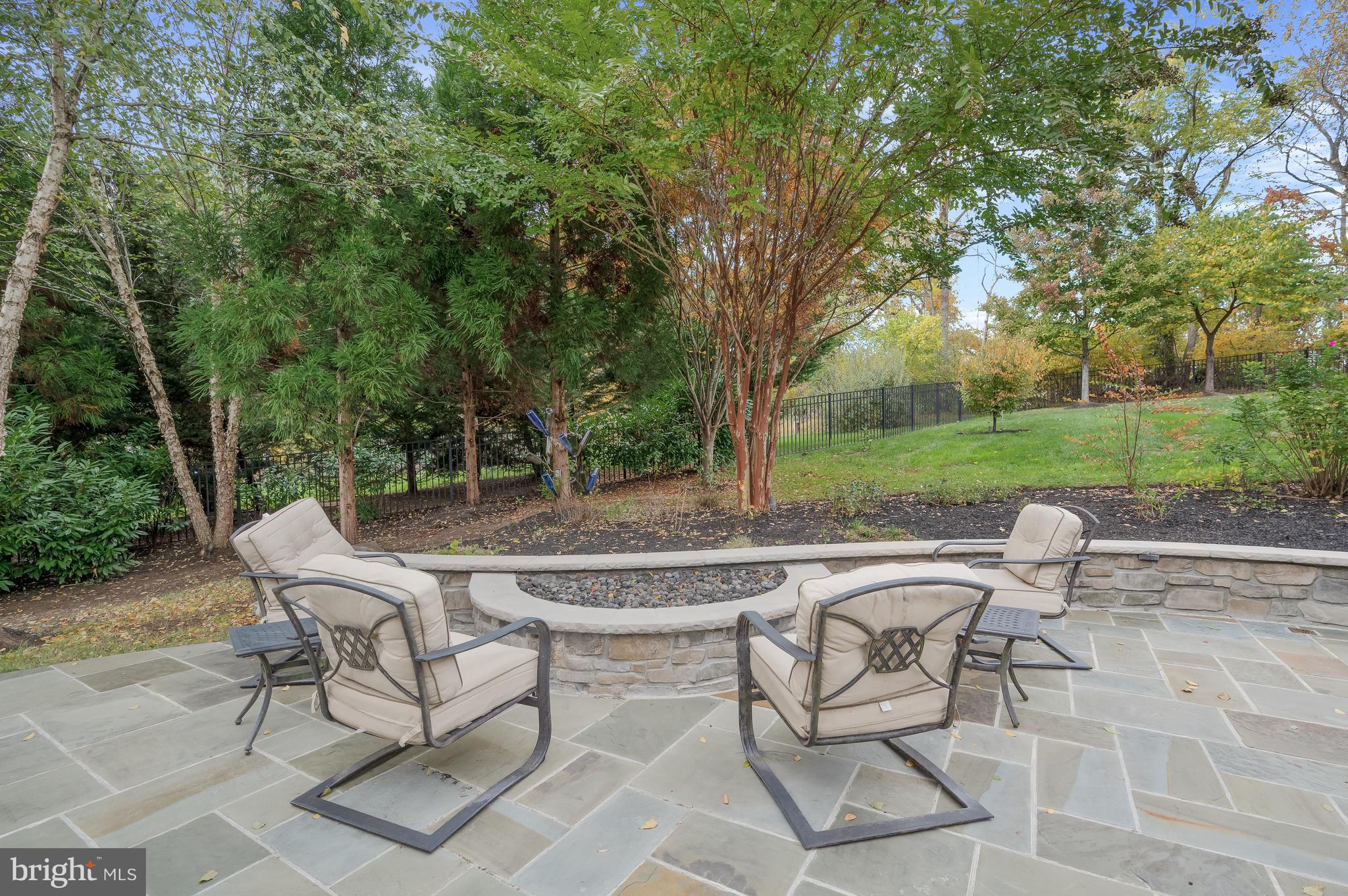 RIVERWOOD - Residential