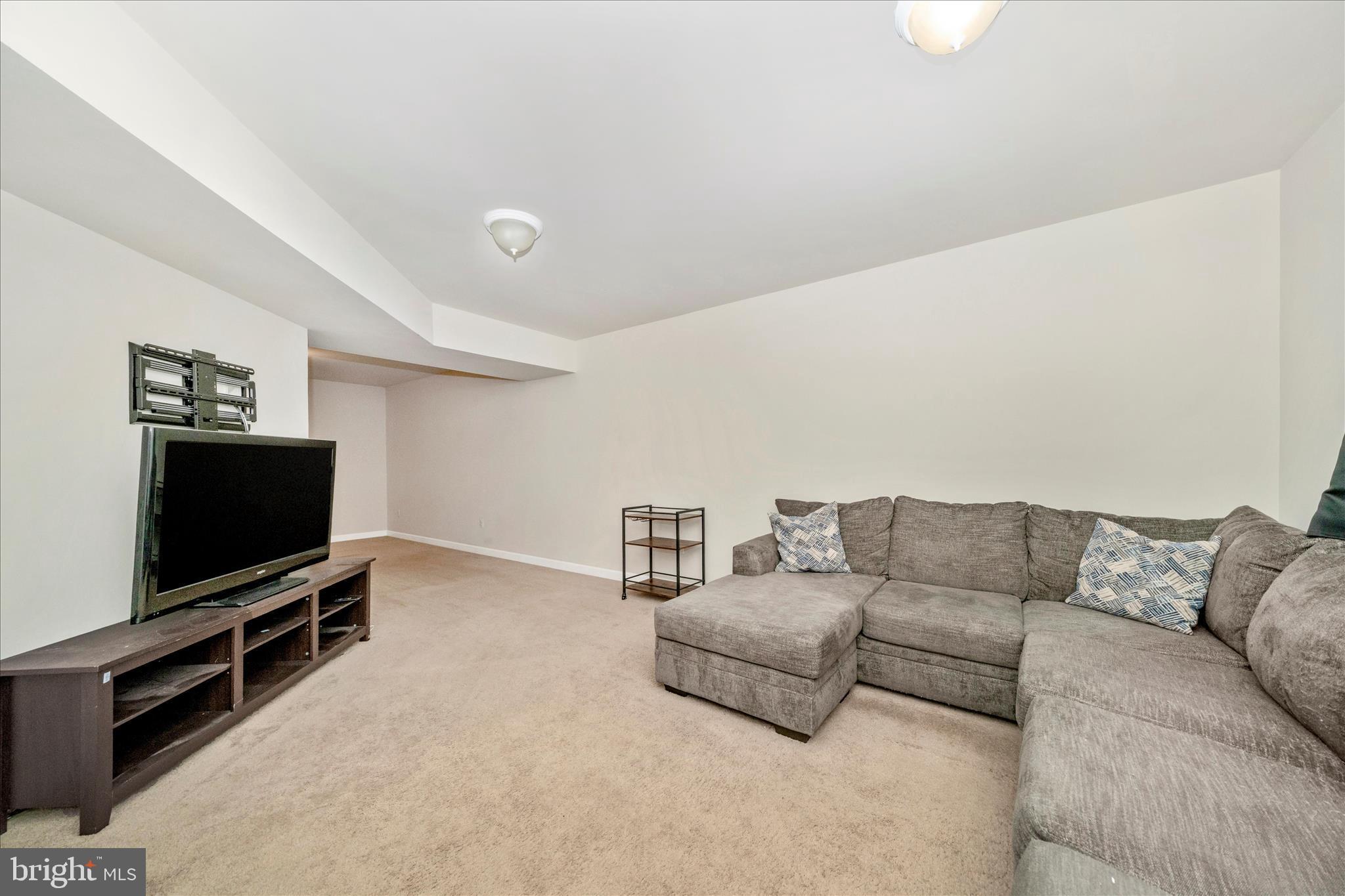 EAGLES POINTE - Residential