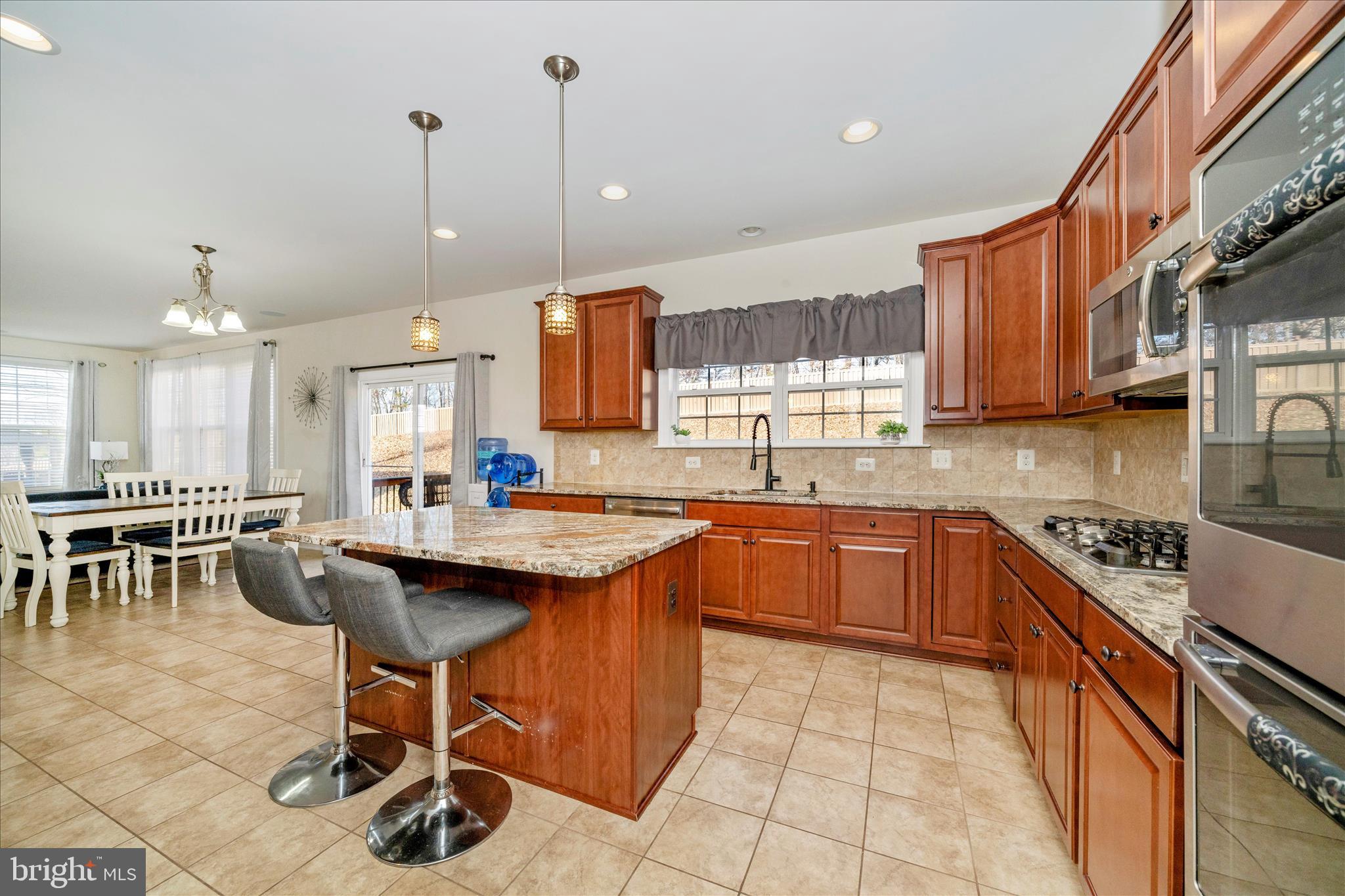 EAGLES POINTE - Residential