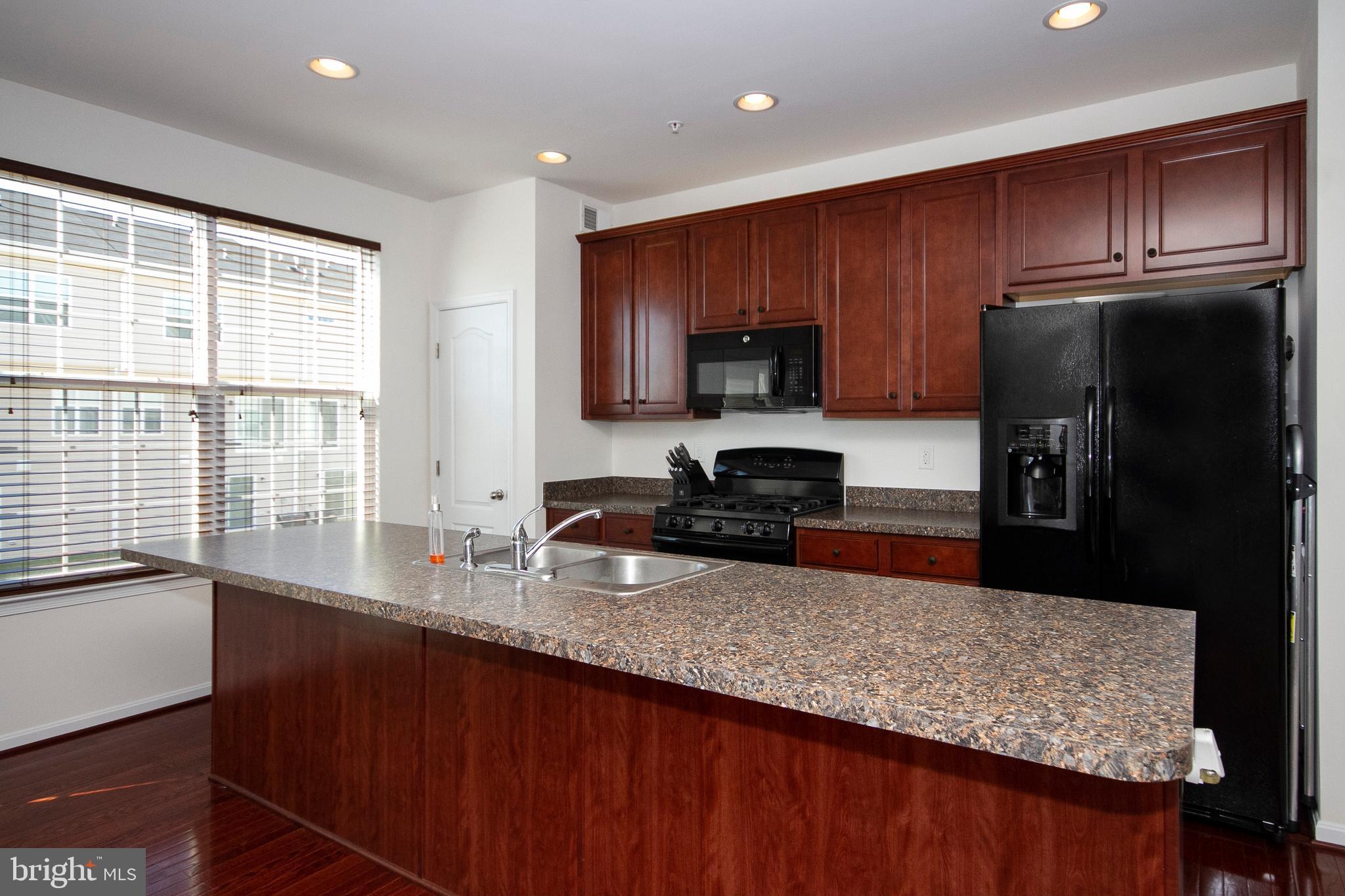 ADMIRALS LANDING - Residential