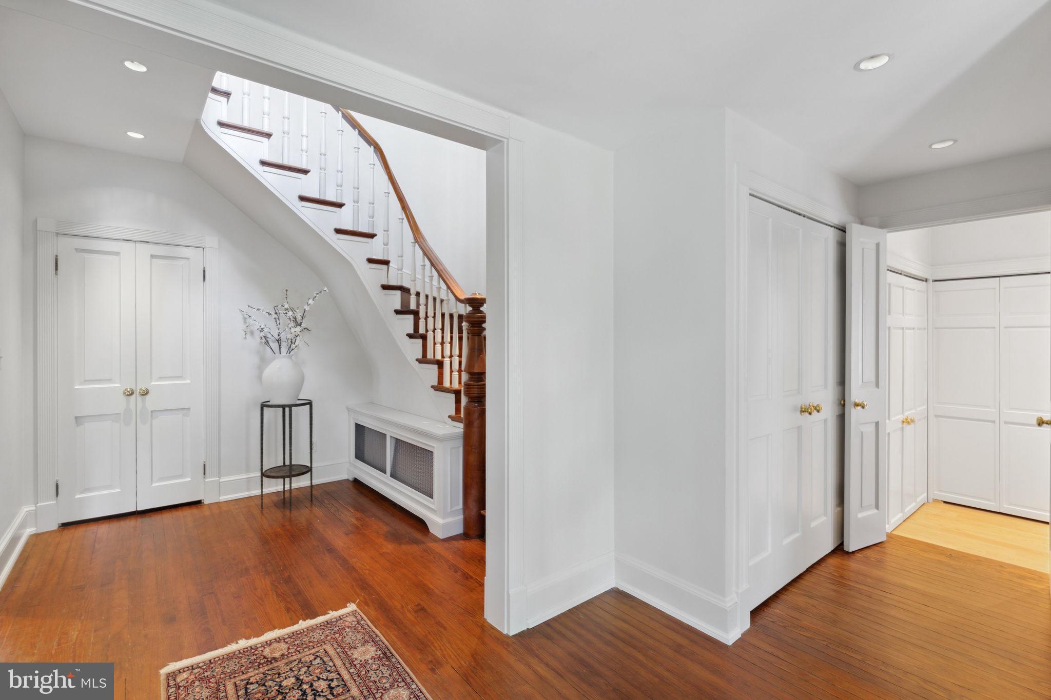 MCLEAN ESTATES - Residential