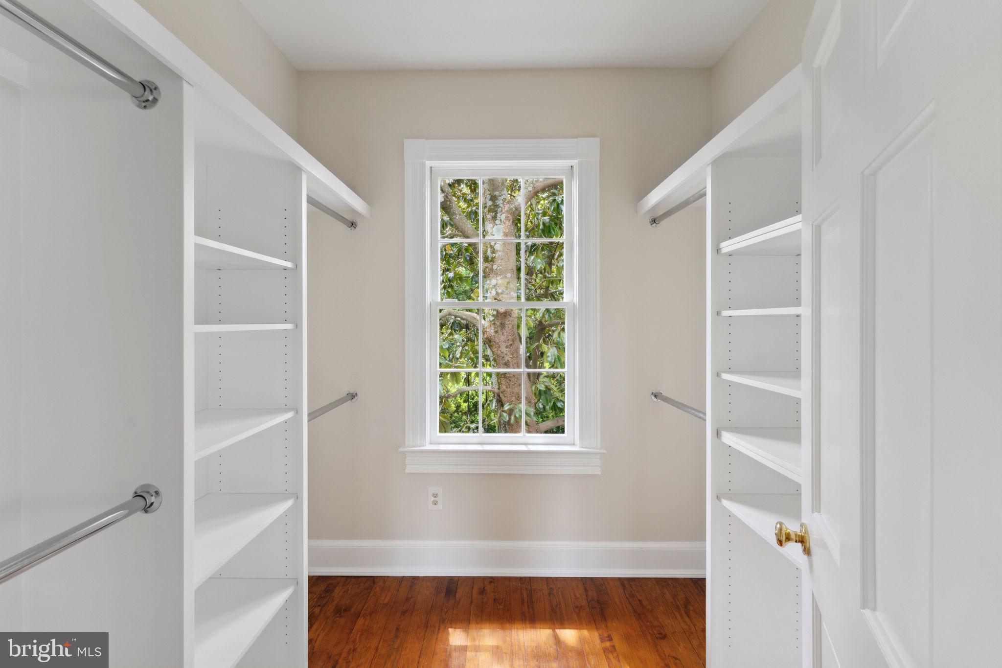 MCLEAN ESTATES - Residential