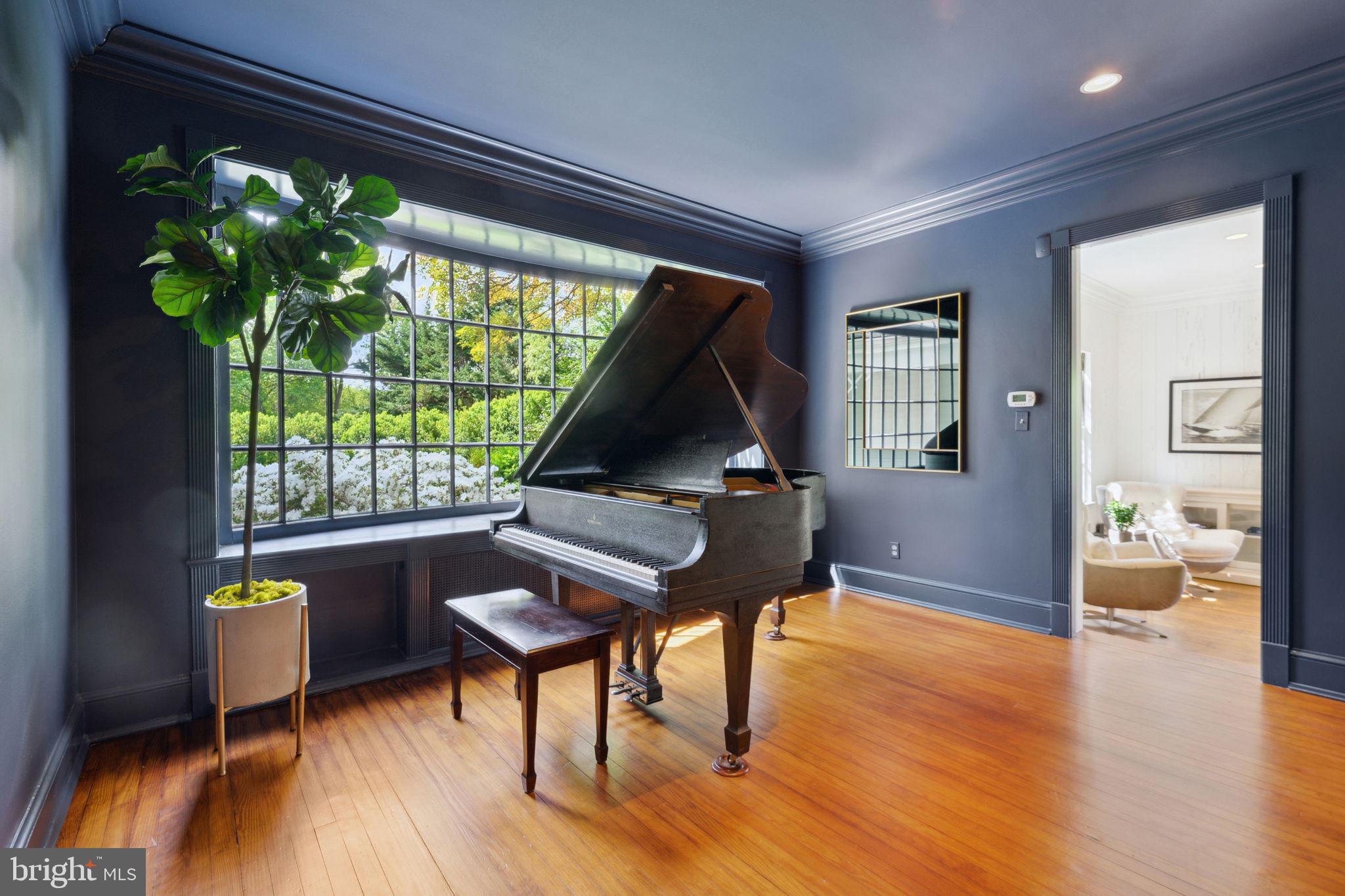 MCLEAN ESTATES - Residential