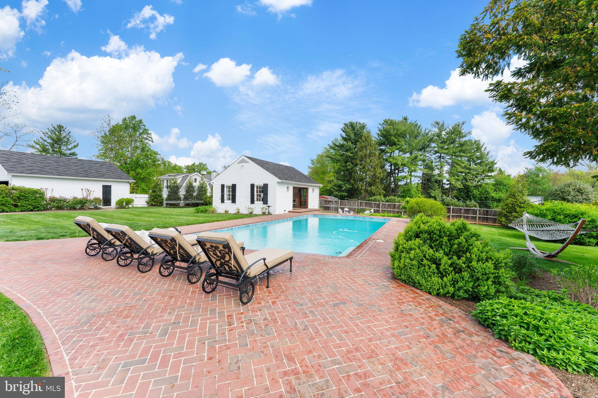 MCLEAN ESTATES - Residential